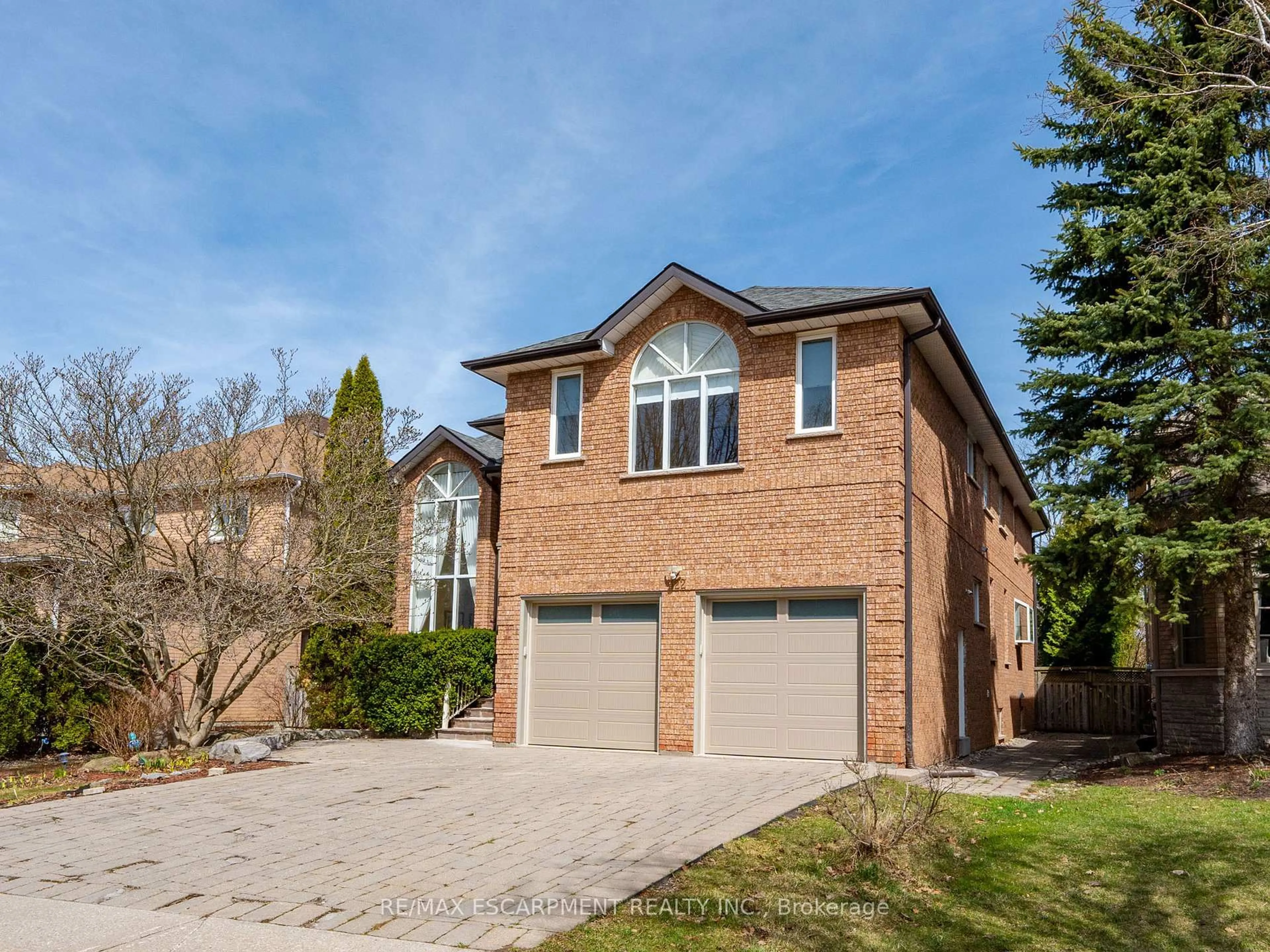 Home with brick exterior material, street for 122 Arten Ave, Richmond Hill Ontario L4C 9Y3
