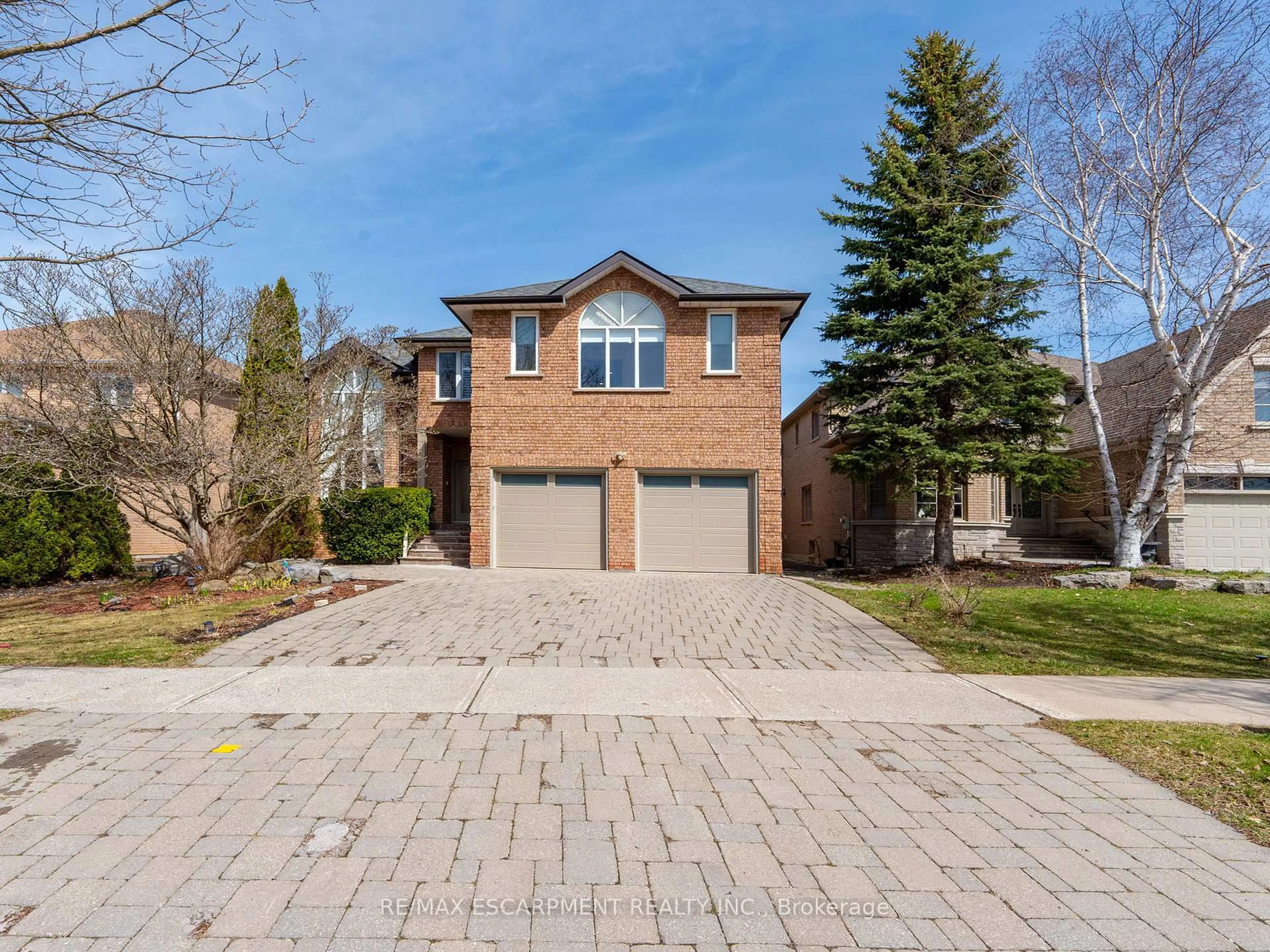 Home with brick exterior material, street for 122 Arten Ave, Richmond Hill Ontario L4C 9Y3