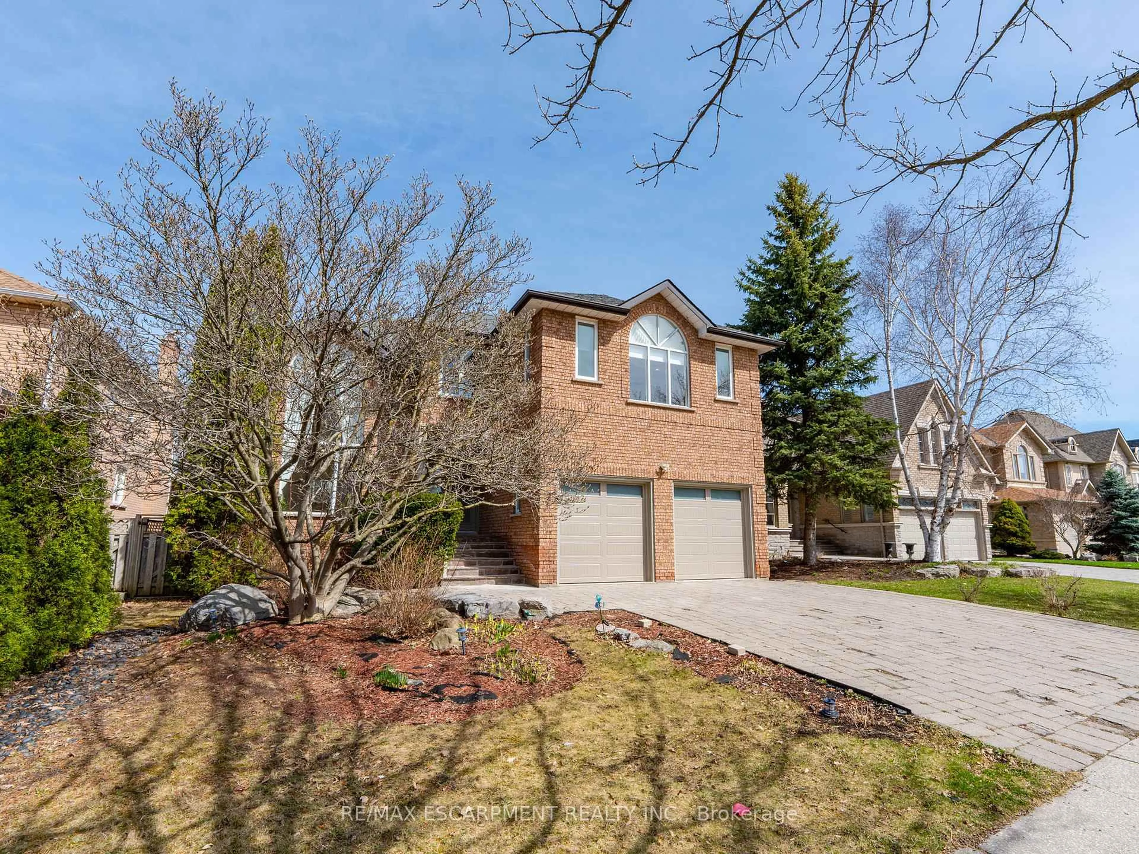 Home with brick exterior material, street for 122 Arten Ave, Richmond Hill Ontario L4C 9Y3