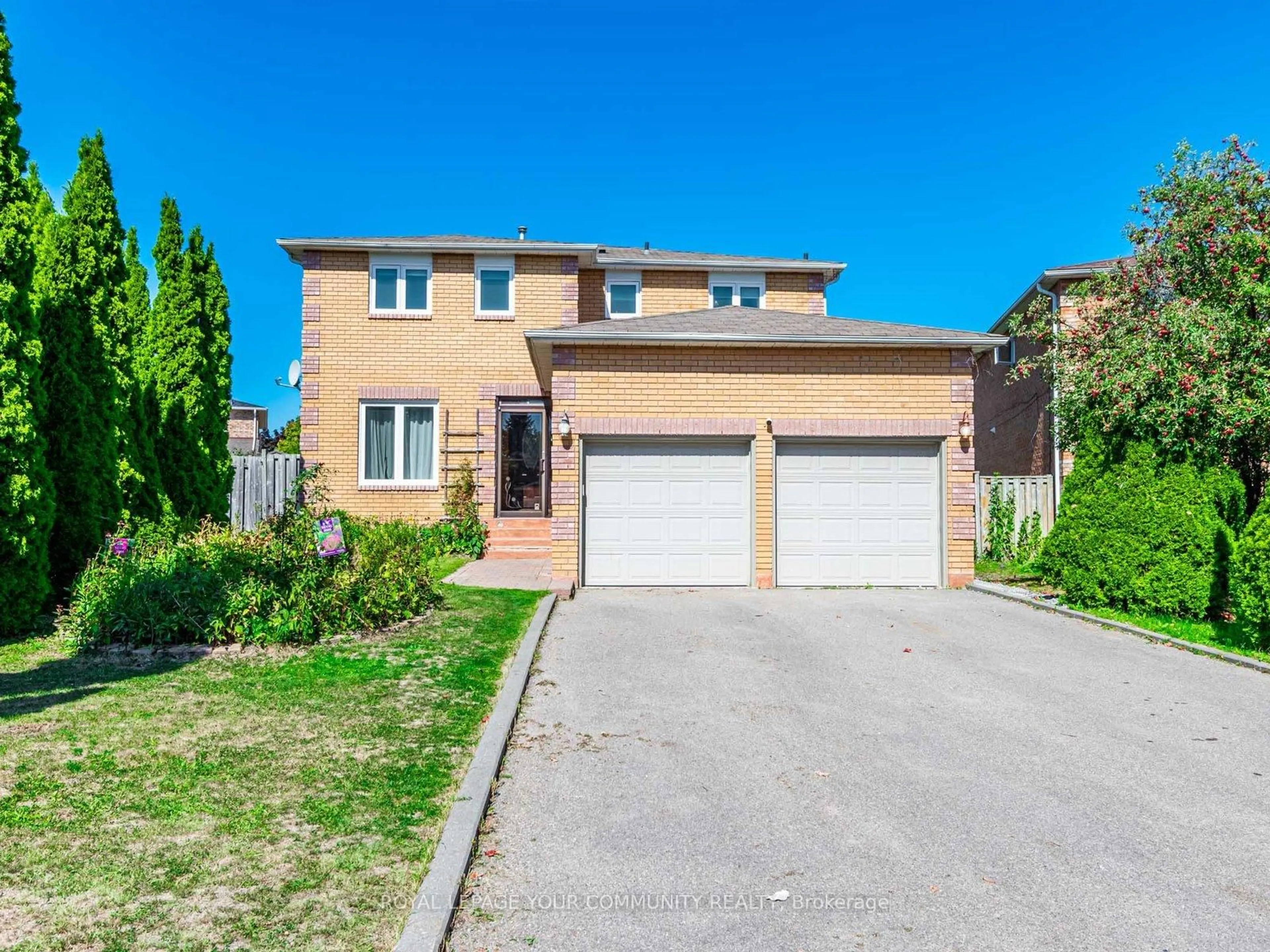 Home with brick exterior material, street for 5 Mandel Cres, Richmond Hill Ontario L4C 9Z7