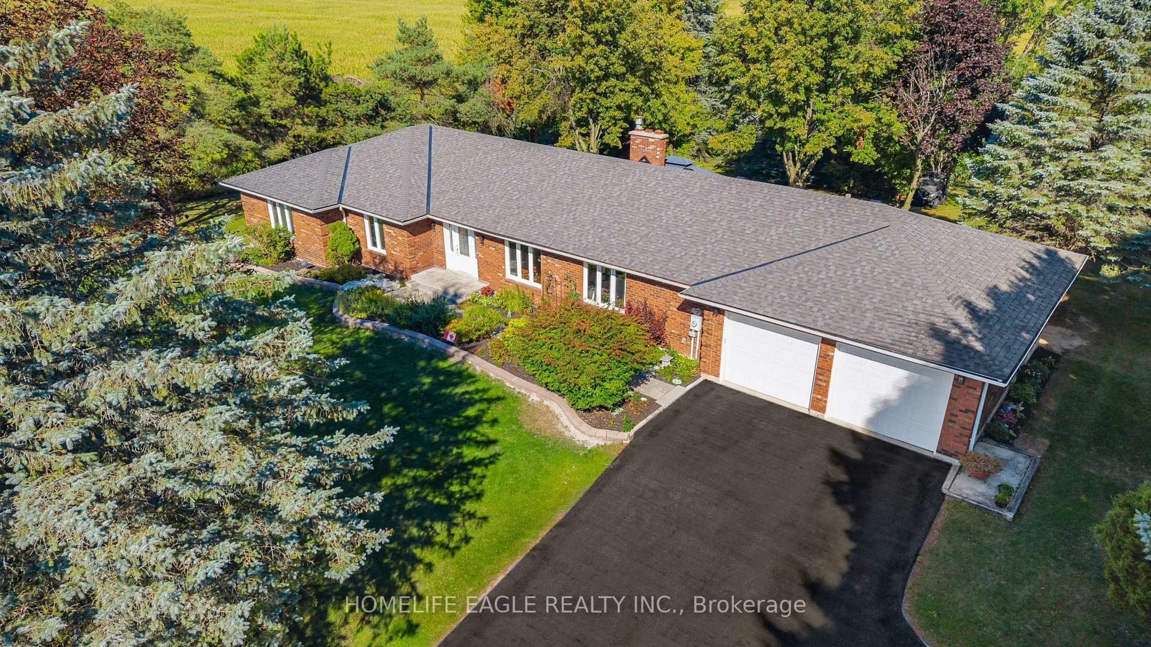 A pic from outside/outdoor area/front of a property/back of a property/a pic from drone, unknown for 2132 14th Line, Innisfil Ontario L0L 1R0