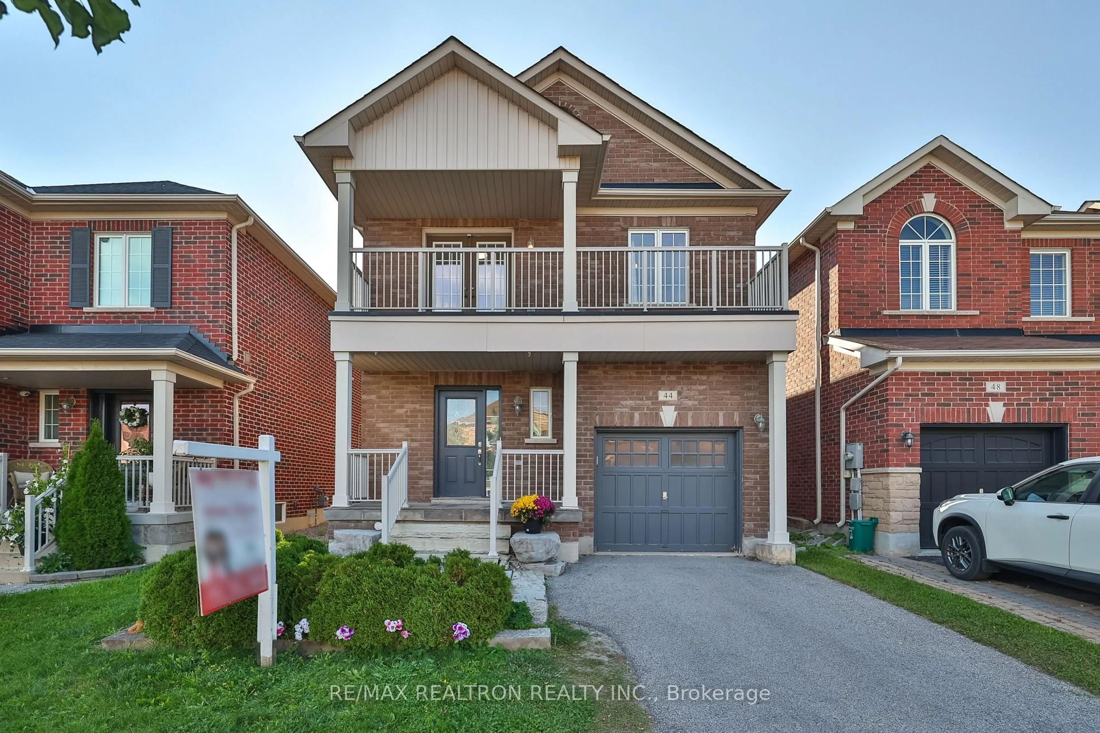 Home with brick exterior material, street for 44 Naylor Dr, Bradford West Gwillimbury Ontario L3Z 2A8