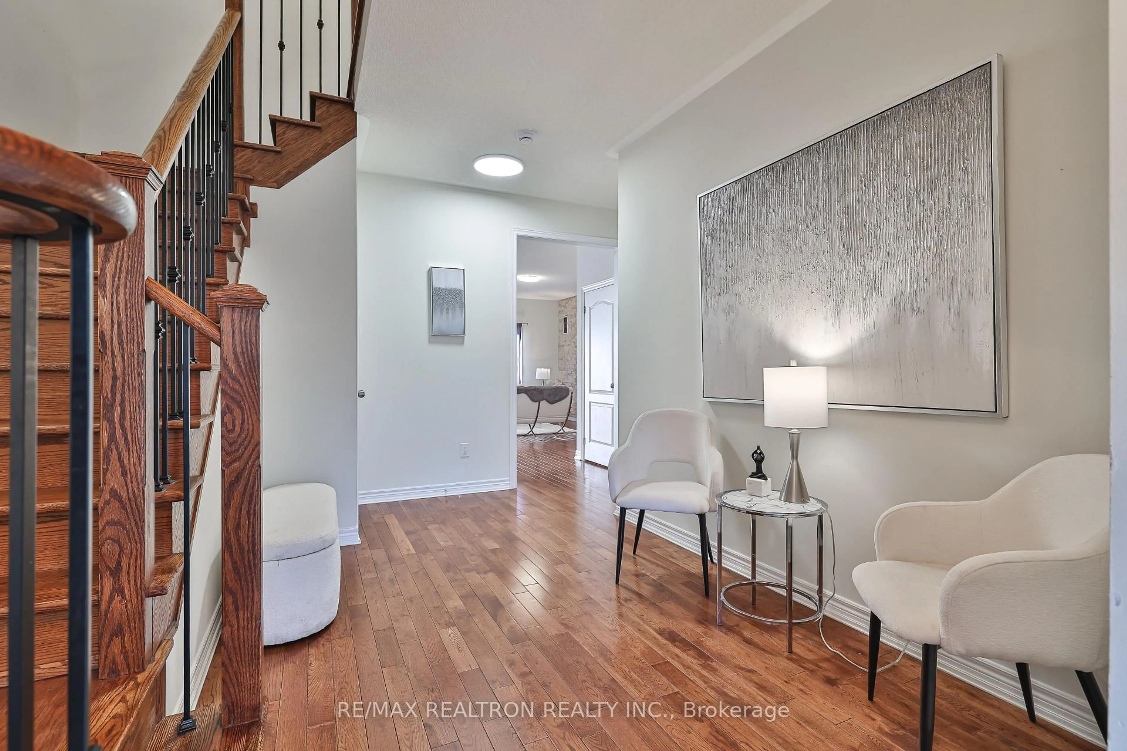 Indoor entryway for 44 Naylor Dr, Bradford West Gwillimbury Ontario L3Z 2A8