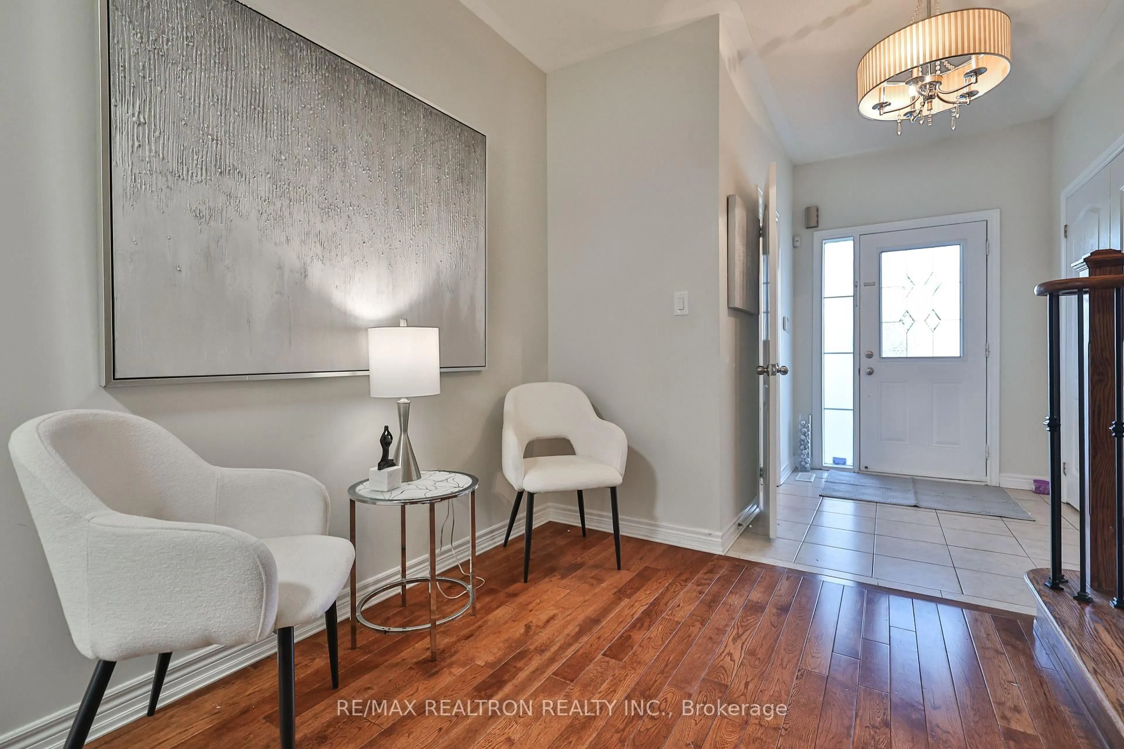 Indoor entryway for 44 Naylor Dr, Bradford West Gwillimbury Ontario L3Z 2A8
