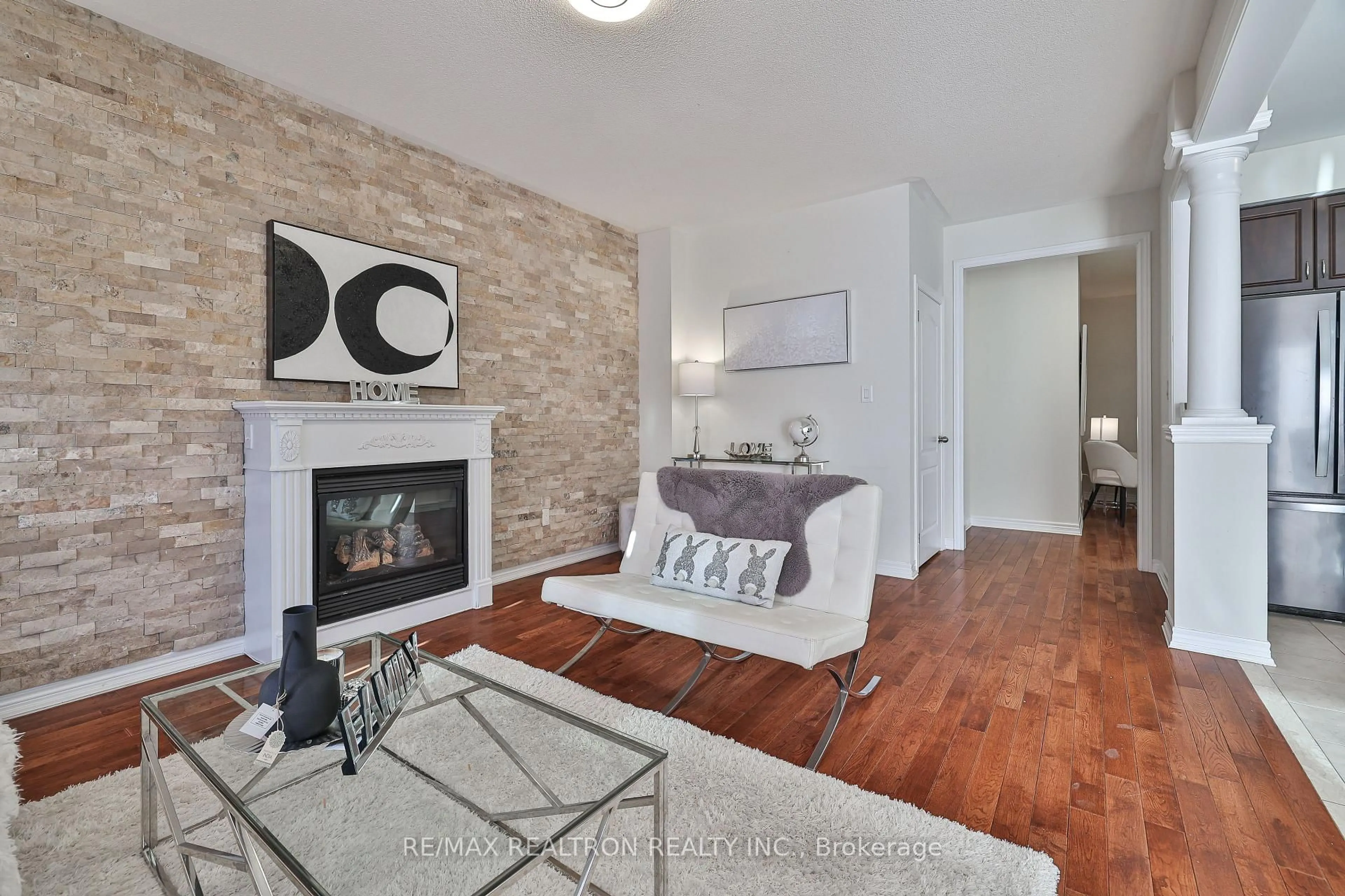 Living room with furniture, unknown for 44 Naylor Dr, Bradford West Gwillimbury Ontario L3Z 2A8