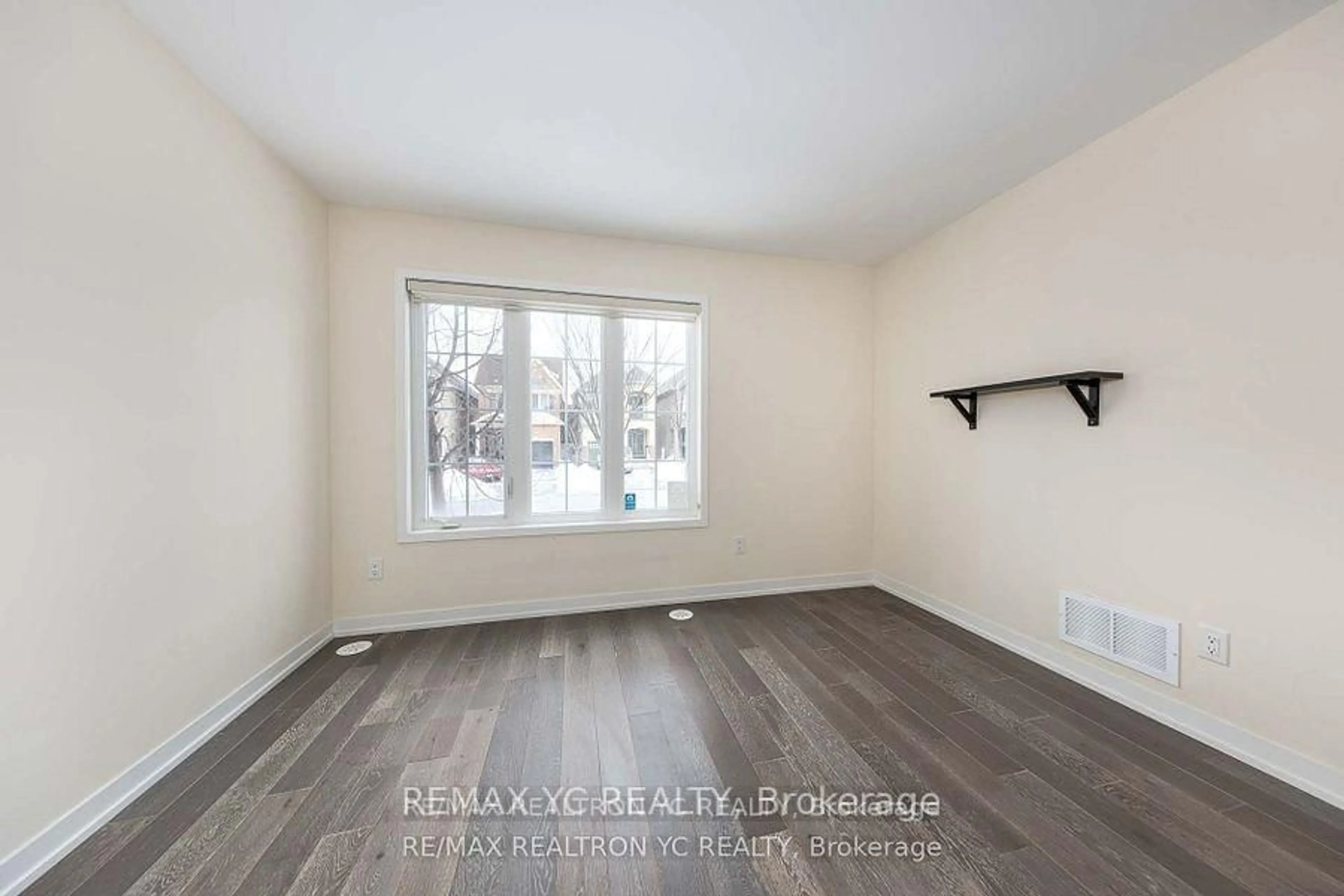 A pic of a room for 37 Torah Gate, Vaughan Ontario L6A 4Y4