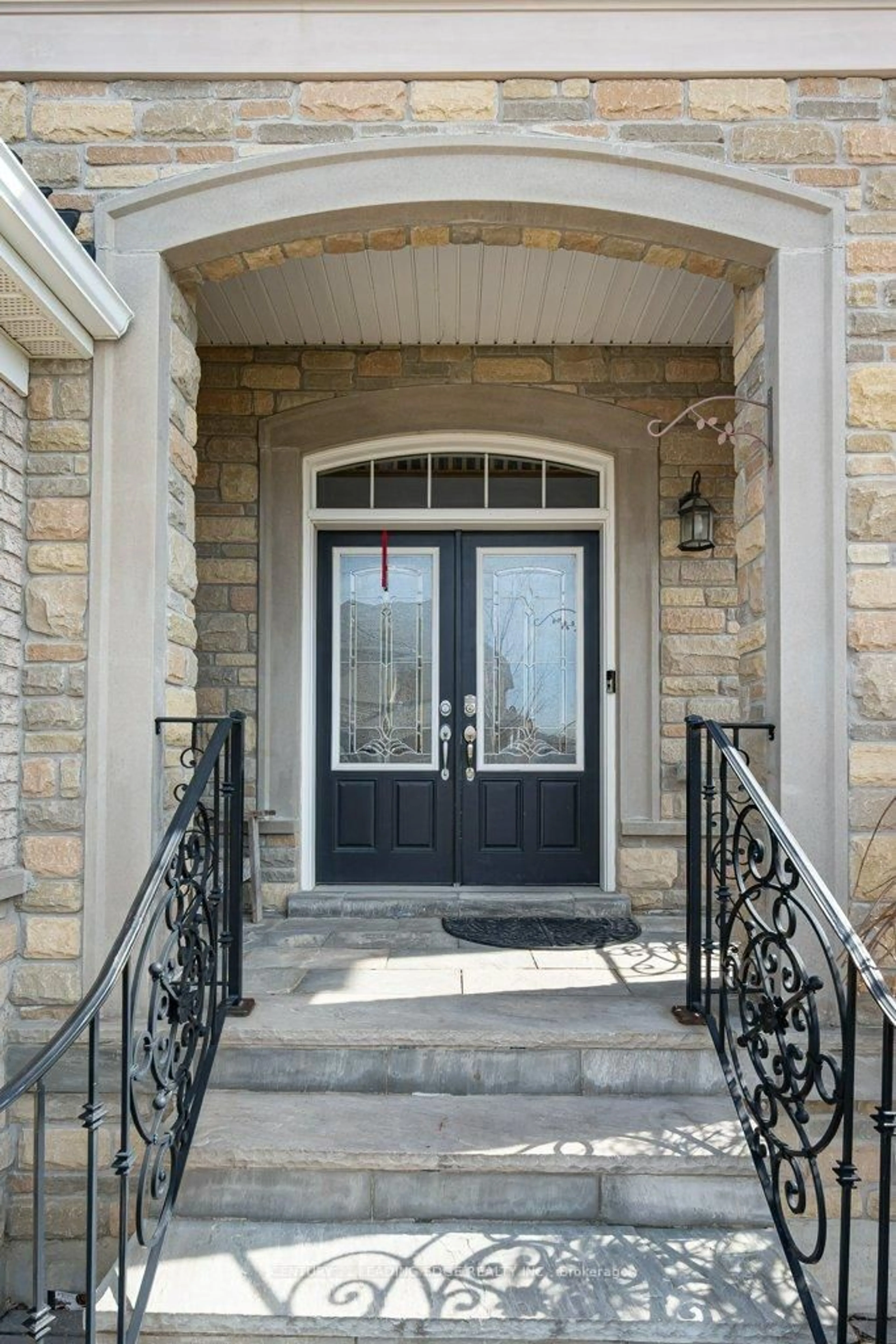 Indoor entryway for 1 Russel Dr, Bradford West Gwillimbury Ontario L3Z 3B9