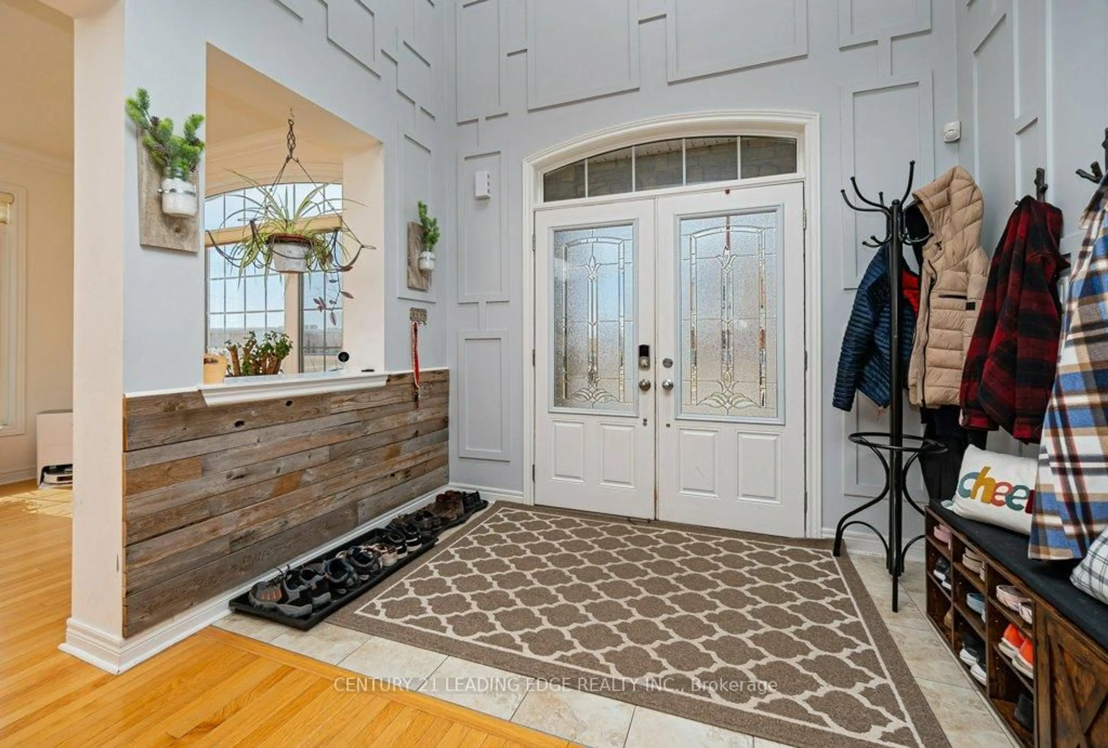 Indoor entryway for 1 Russel Dr, Bradford West Gwillimbury Ontario L3Z 3B9