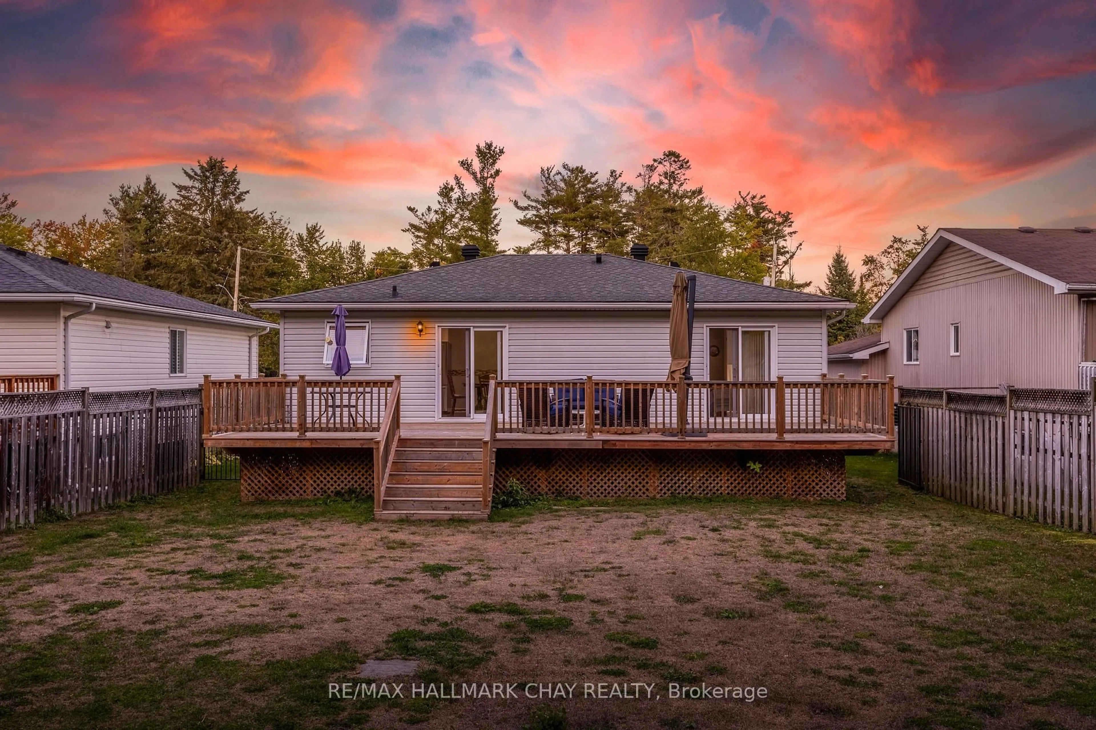 A pic from outside/outdoor area/front of a property/back of a property/a pic from drone, unknown for 2446 Ralph St, Innisfil Ontario L9S 2G4