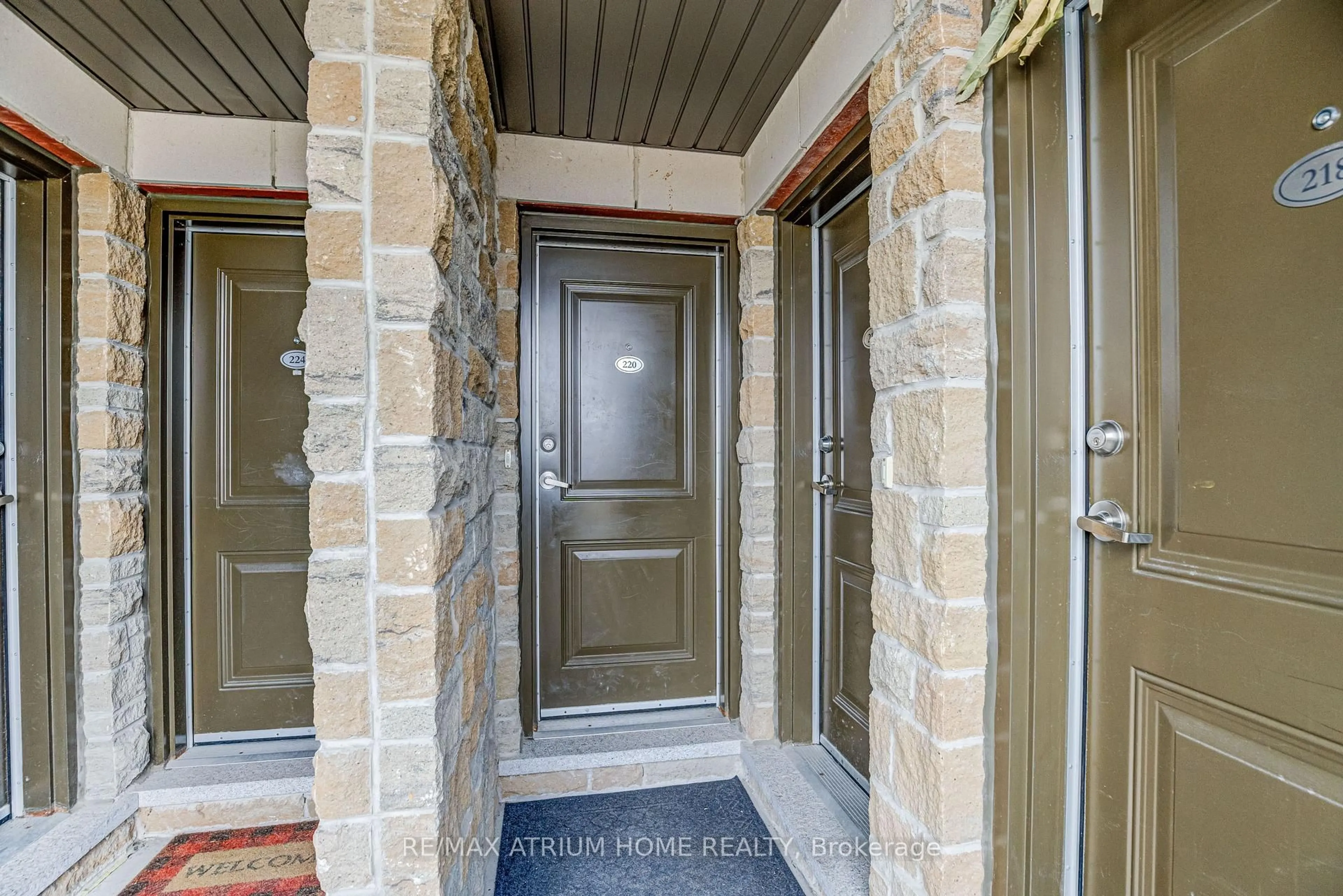 Indoor entryway for 10 Dunsheath Way #220, Markham Ontario L6B 1N3