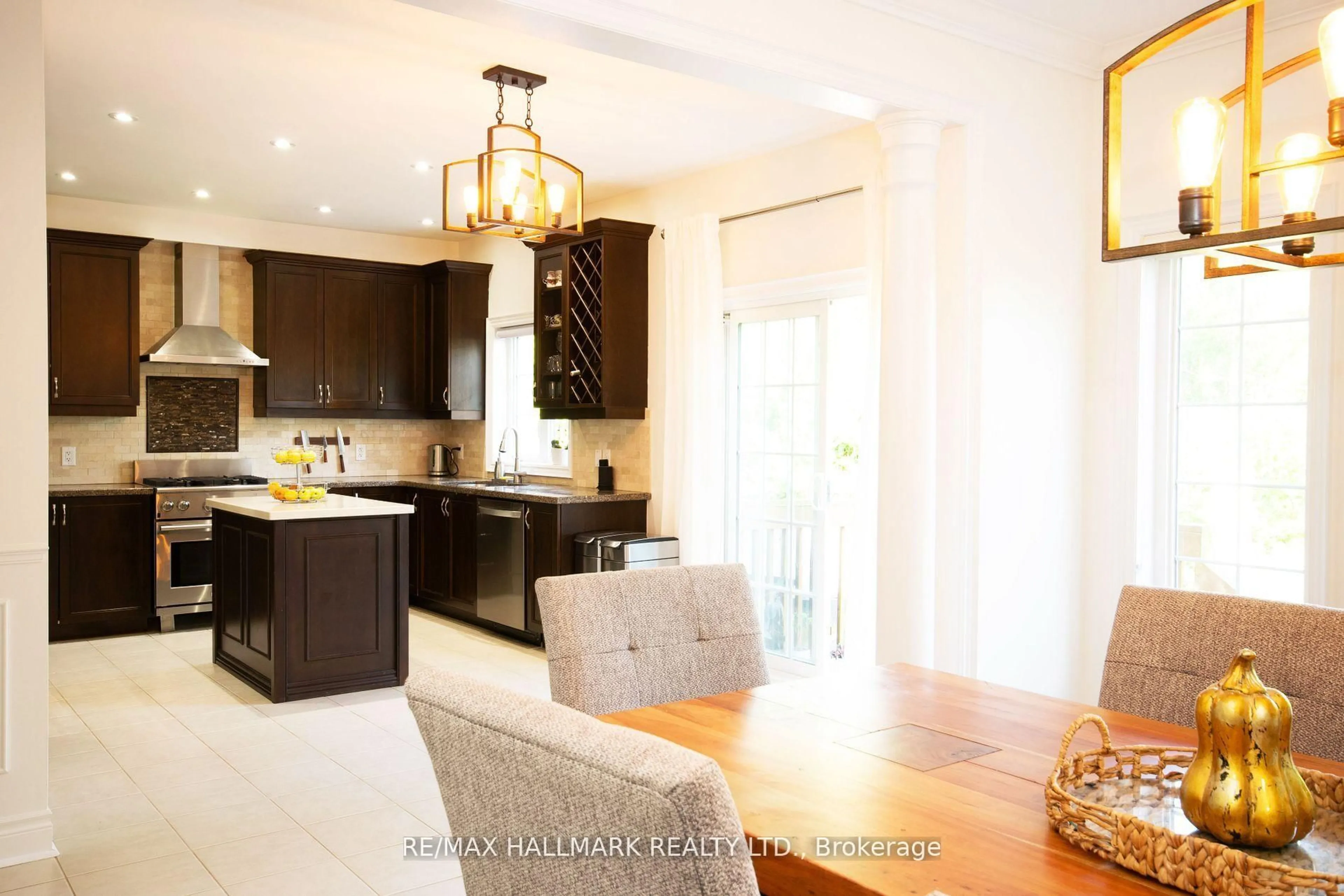 Open concept kitchen, unknown for 128 Wolf Creek Cres, Vaughan Ontario L6A 4C1