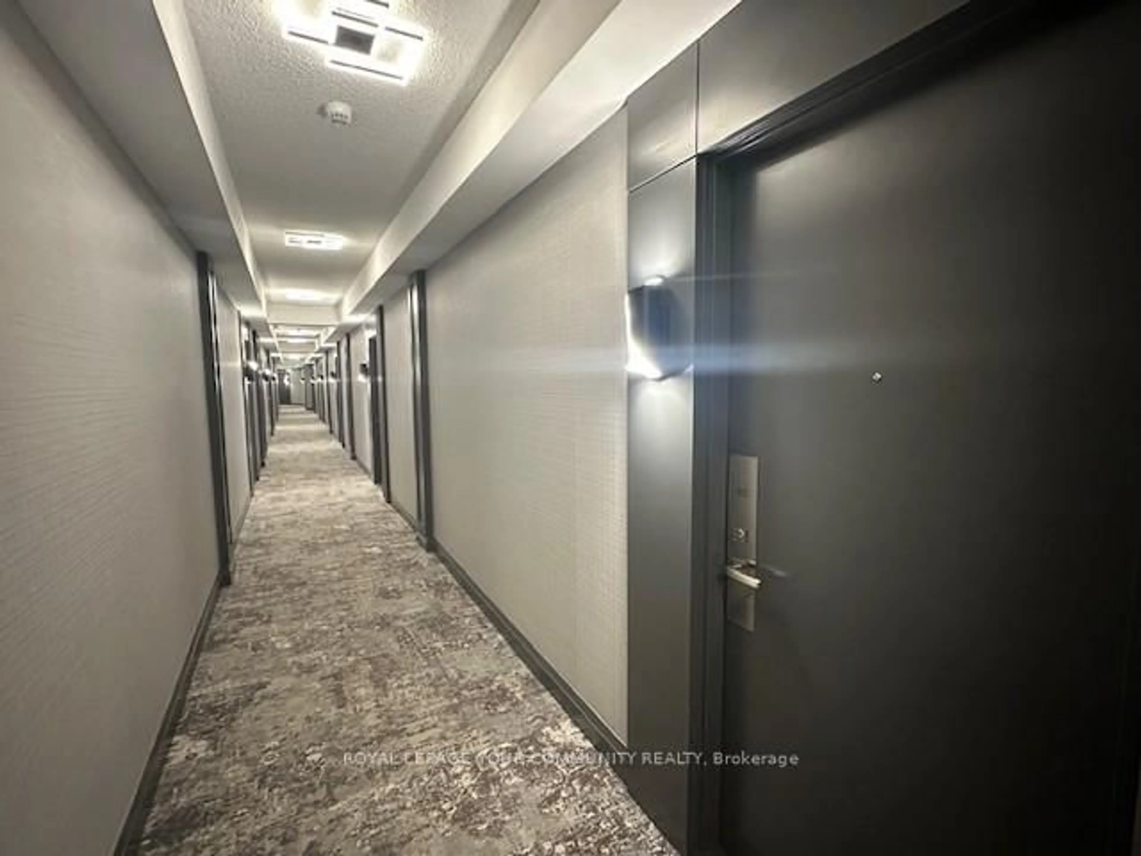 Indoor foyer for 7171 Yonge St #415, Markham Ontario L3T 0C8