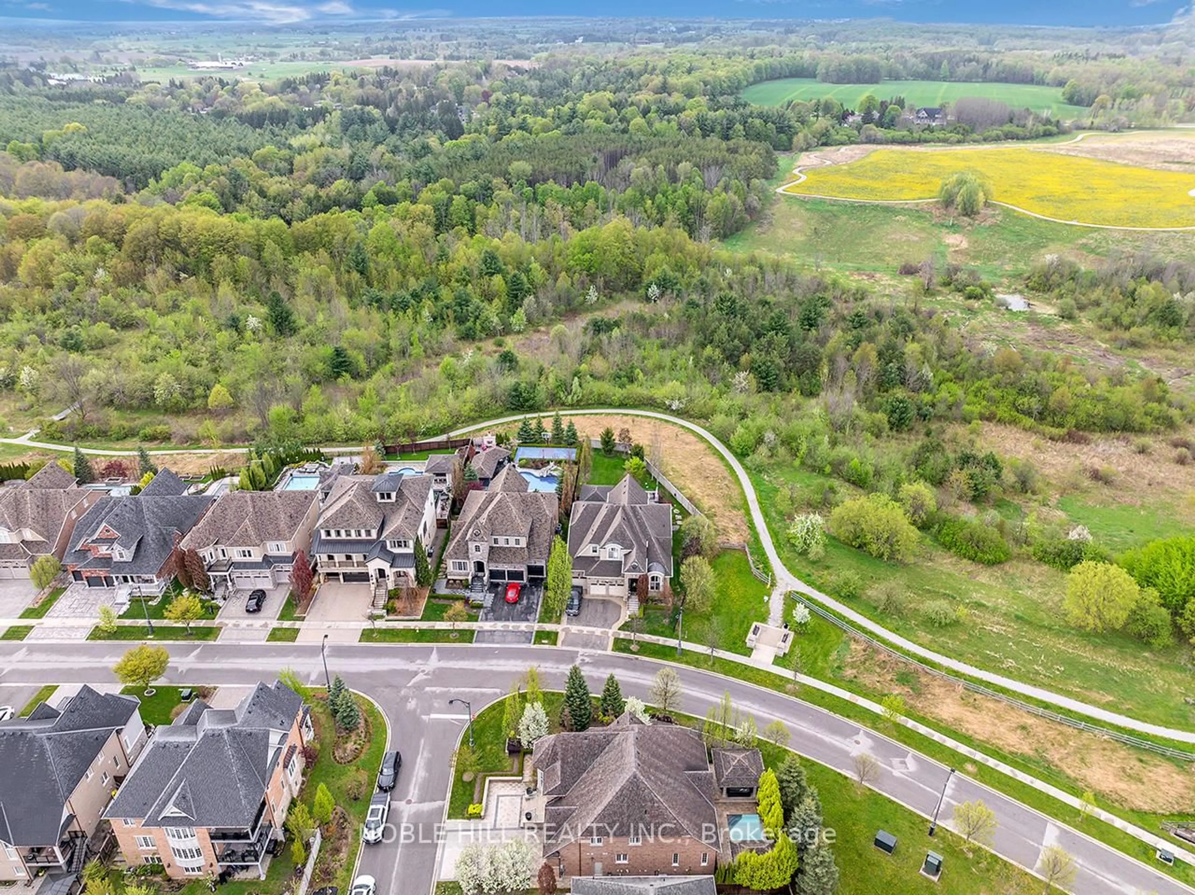 A pic from outside/outdoor area/front of a property/back of a property/a pic from drone, mountain view for 9 Chapel Gully Tr, King Ontario L7B 0A1