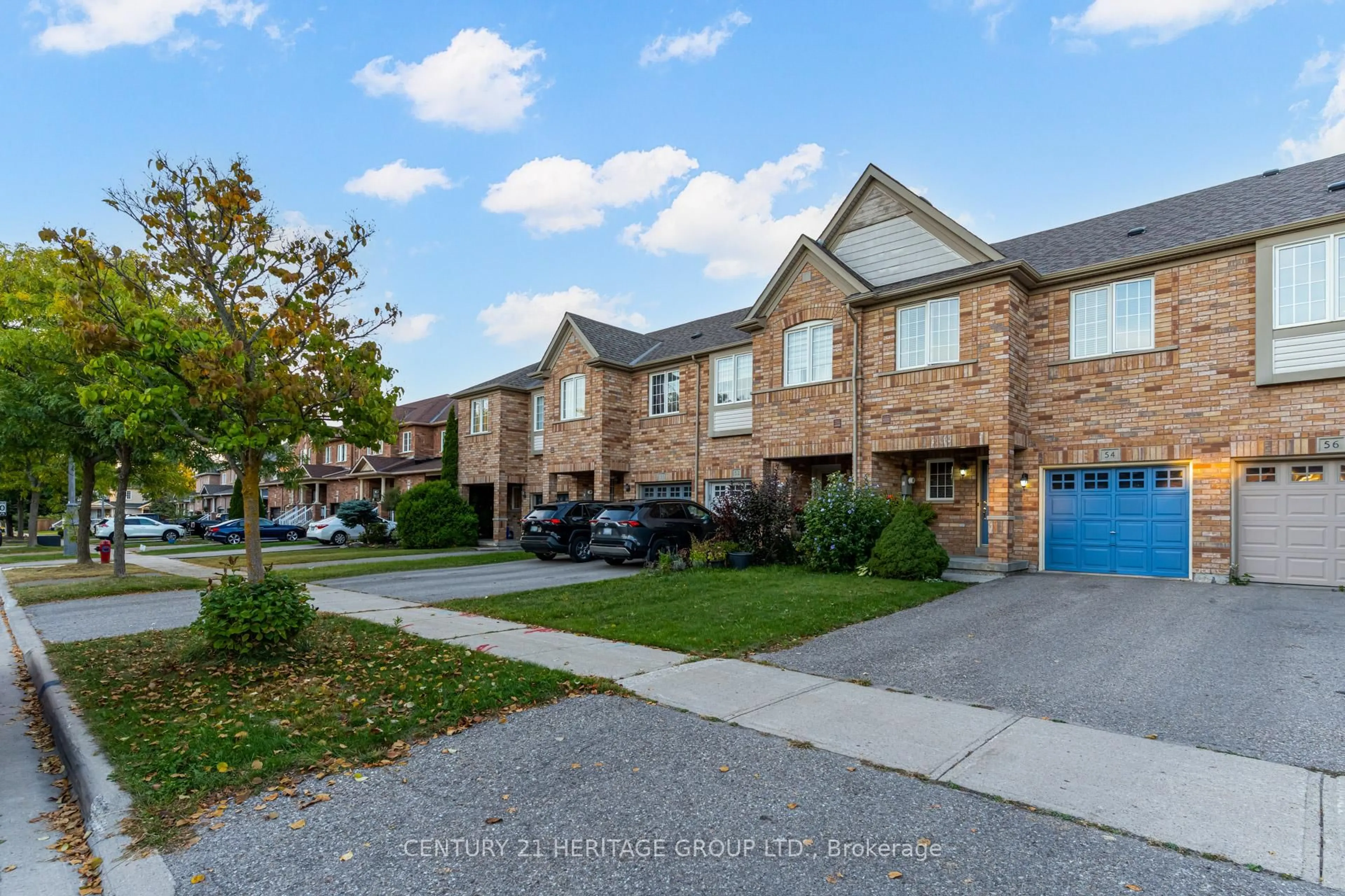 A pic from outside/outdoor area/front of a property/back of a property/a pic from drone, street for 54 Mcnally Way, Aurora Ontario L4G 7V3
