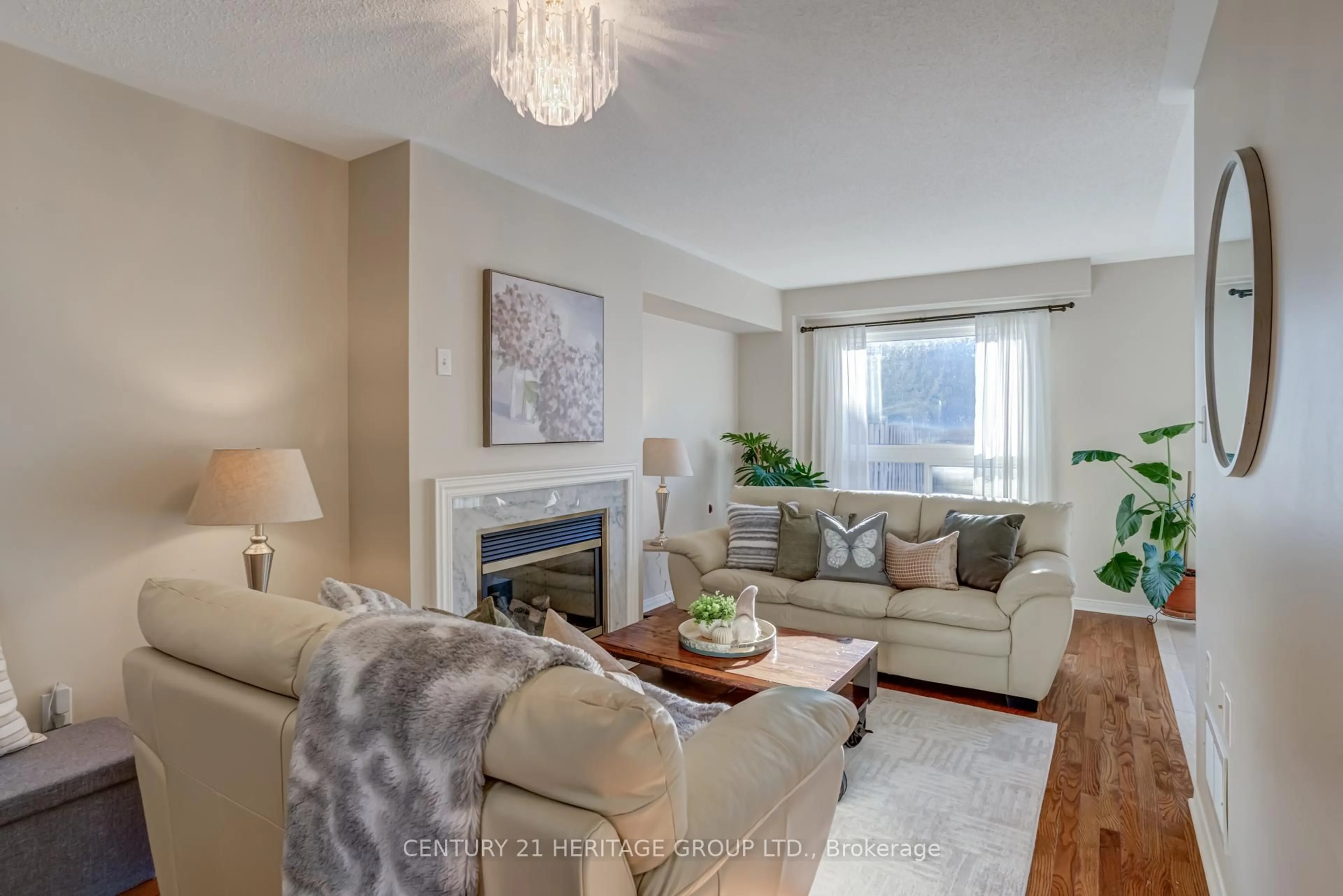 Living room with furniture, wood/laminate floor for 54 Mcnally Way, Aurora Ontario L4G 7V3