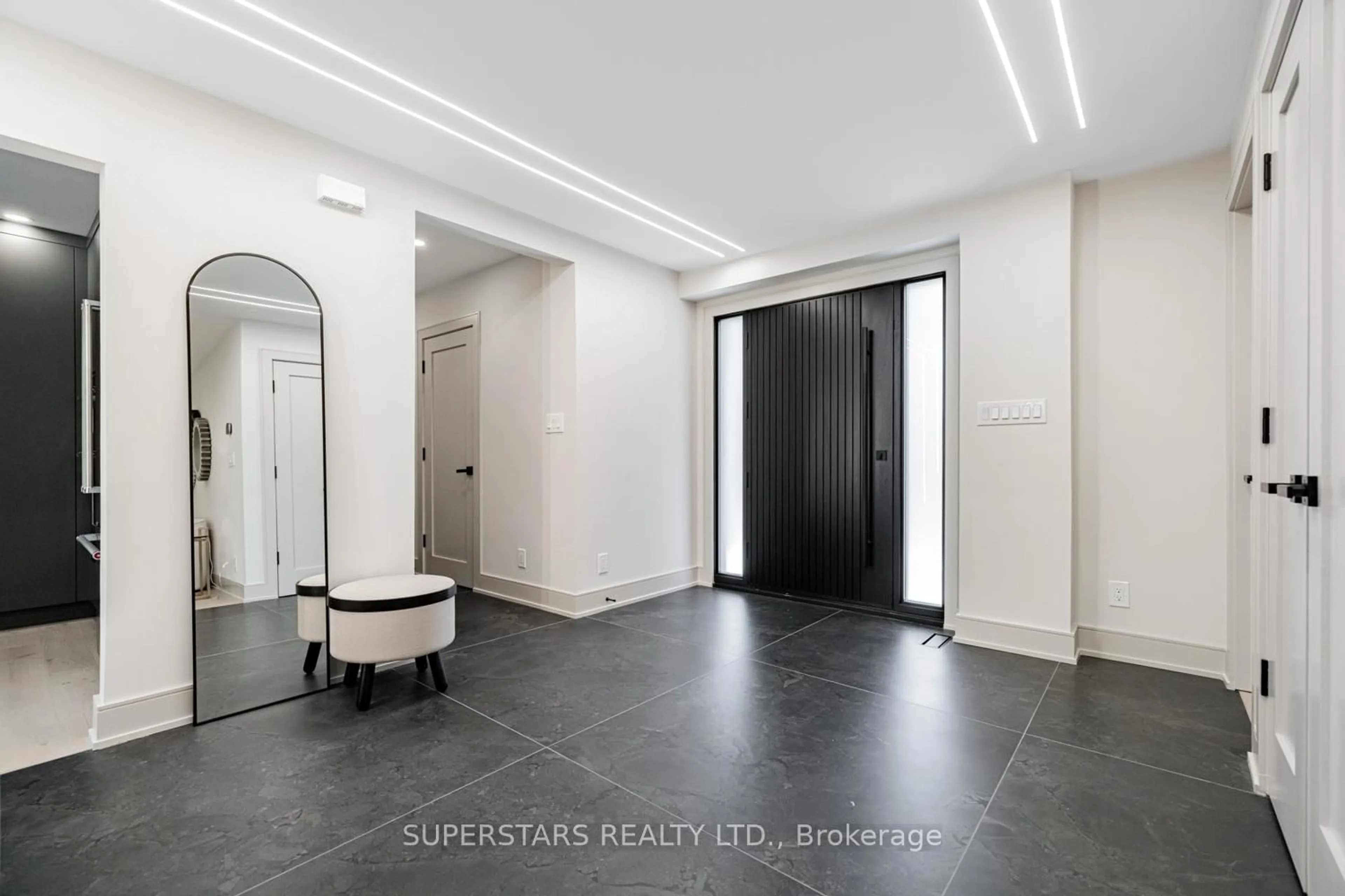 Unknown for 43 Thorny Brae Dr, Markham Ontario L3T 3G5