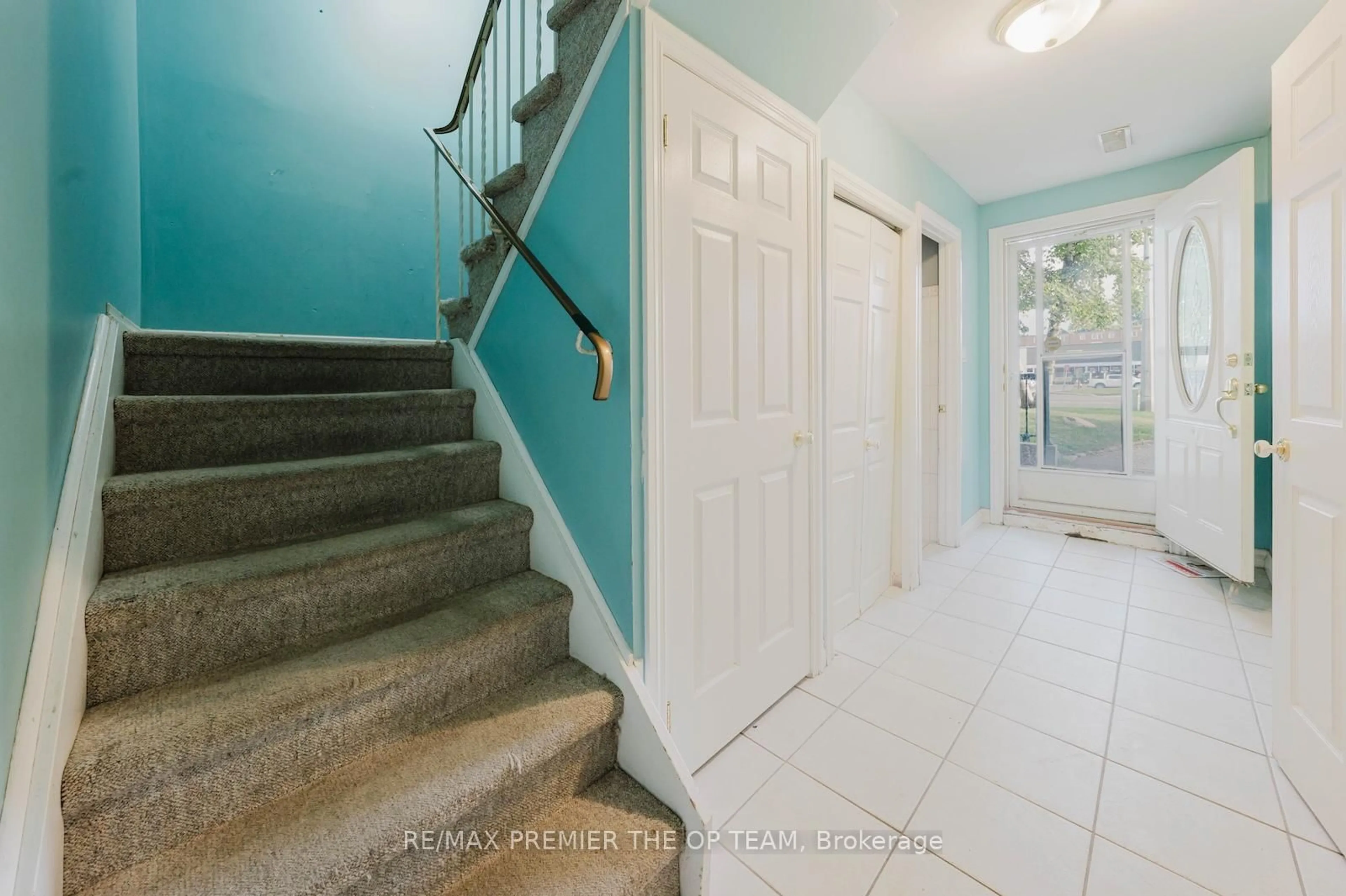 Unknown for 22 Henderson Dr, Aurora Ontario L4G 3L2