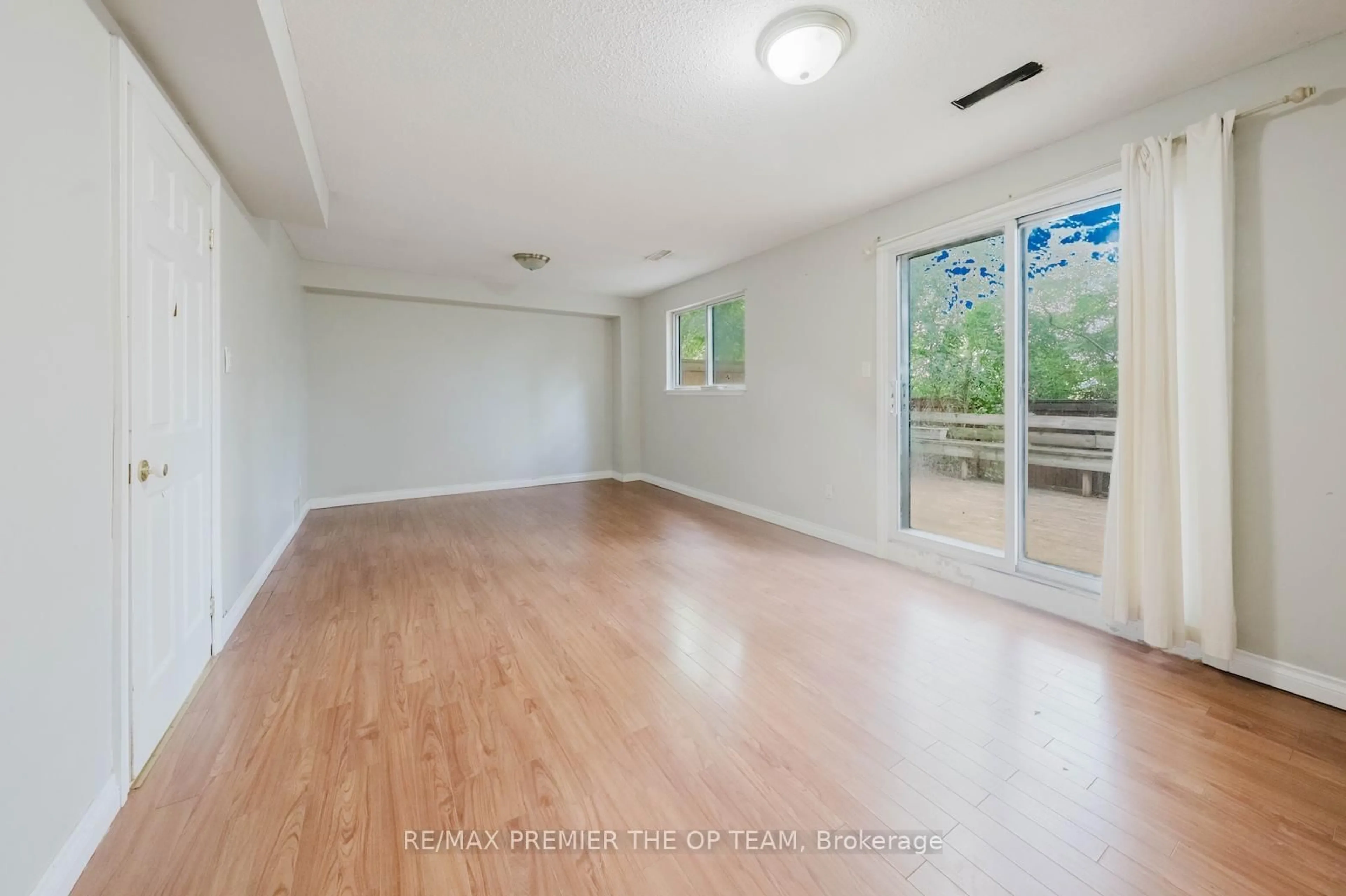A pic of a room for 22 Henderson Dr, Aurora Ontario L4G 3L2