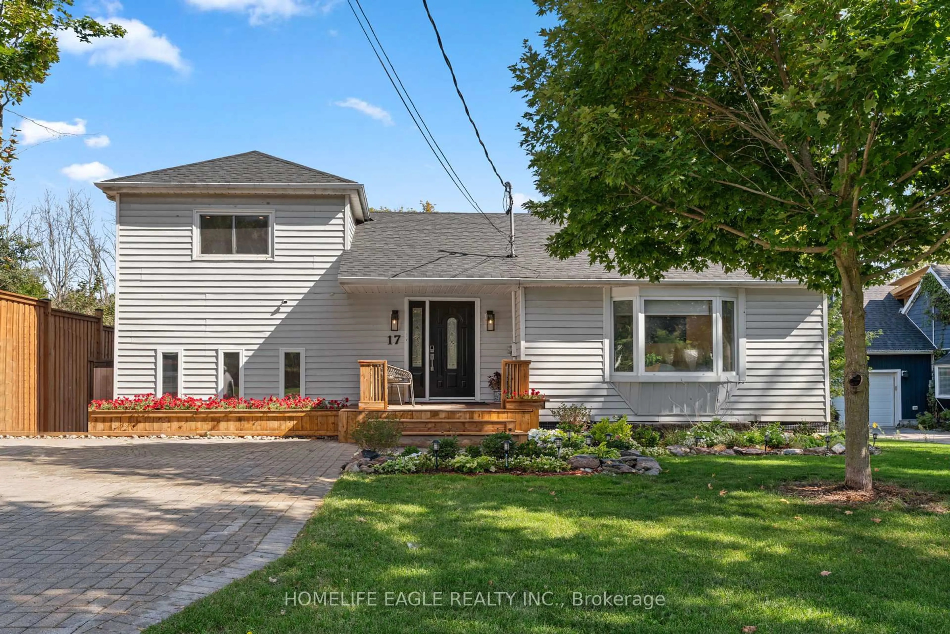 Home with vinyl exterior material, street for 17 Toll Rd, East Gwillimbury Ontario L9N 1G6