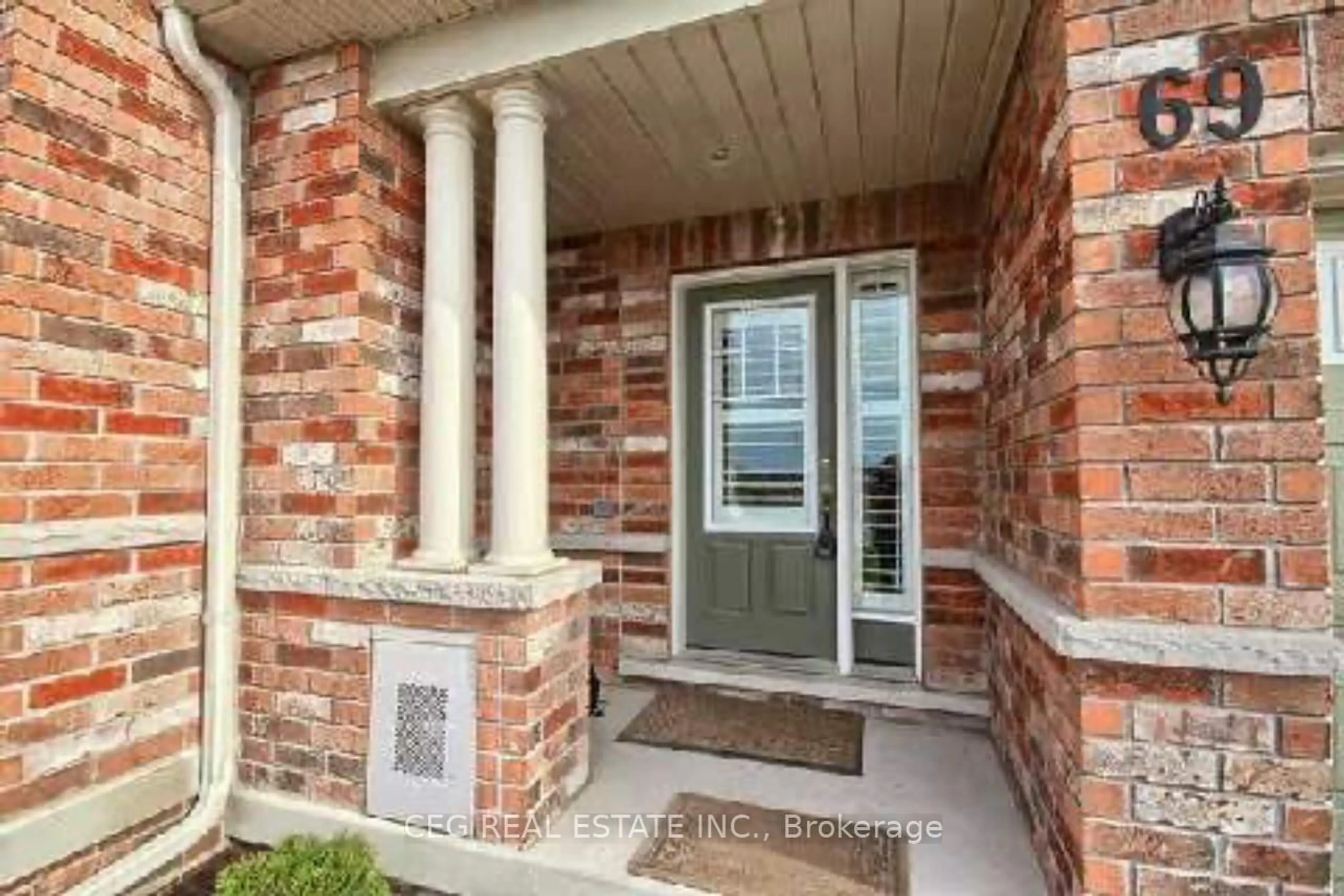 Home with brick exterior material, street for 69 COURTLAND Cres, East Gwillimbury Ontario L9N 0A9
