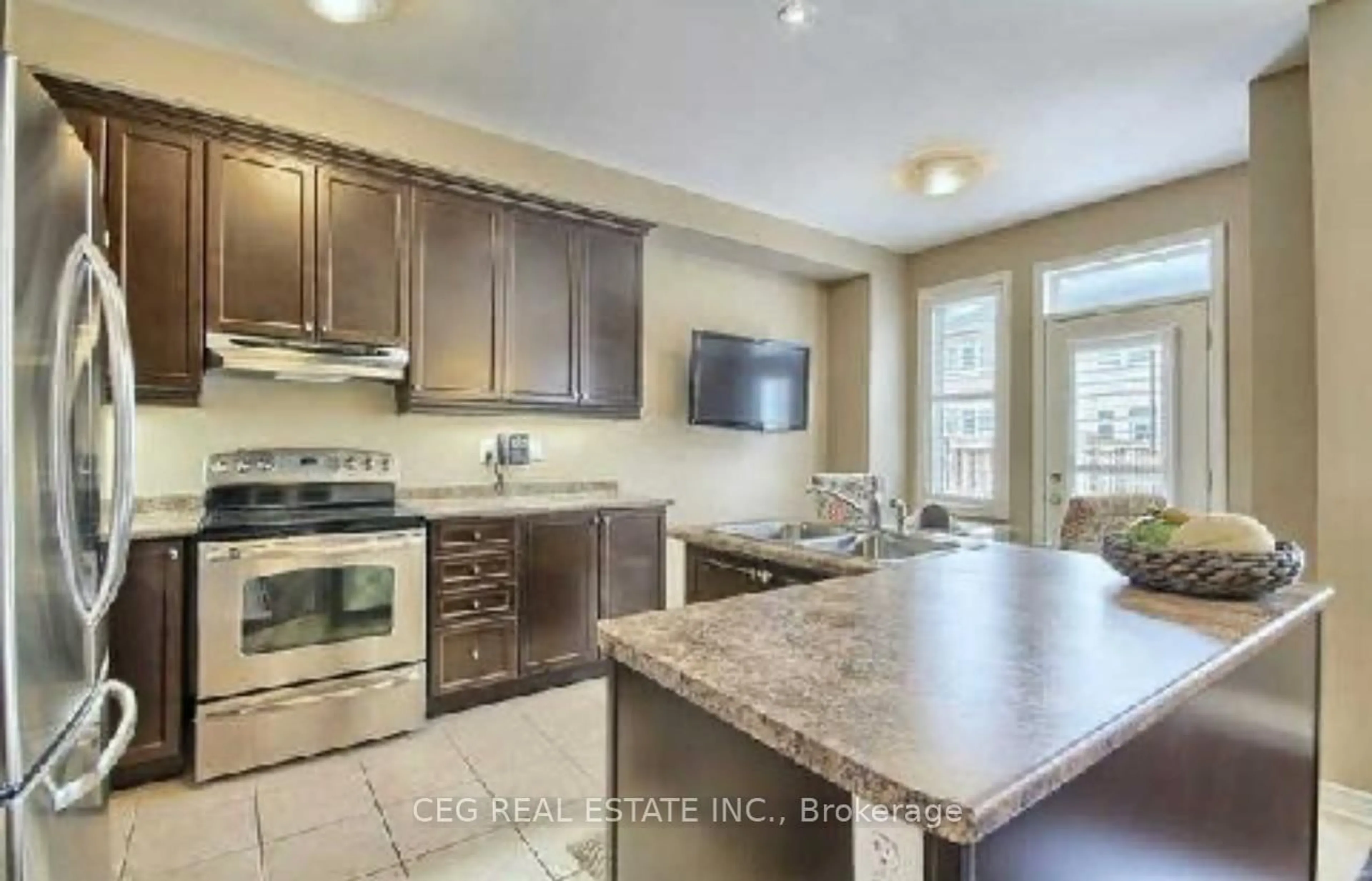 Open concept kitchen, ceramic/tile floor for 69 COURTLAND Cres, East Gwillimbury Ontario L9N 0A9