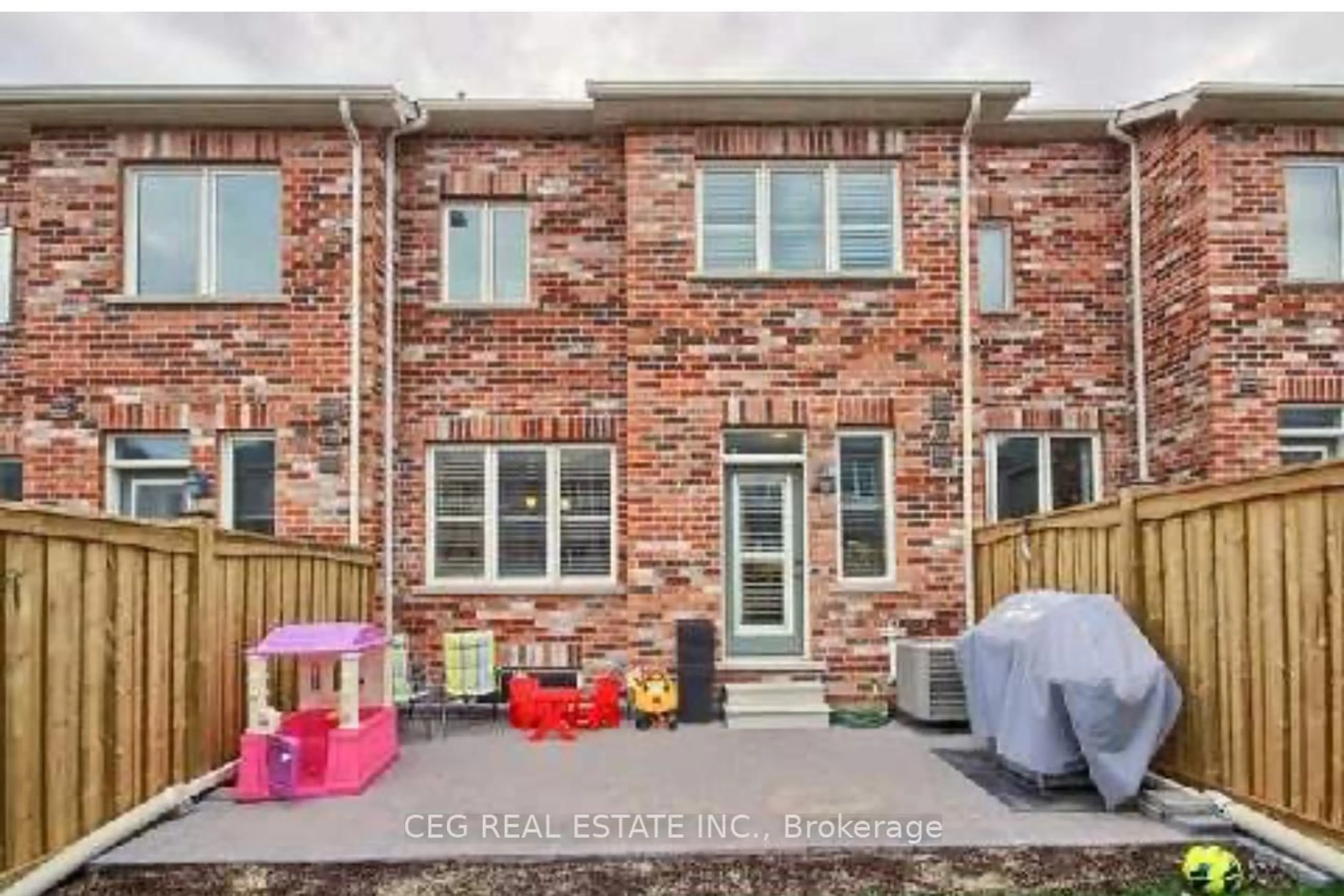 Home with brick exterior material, street for 69 COURTLAND Cres, East Gwillimbury Ontario L9N 0A9