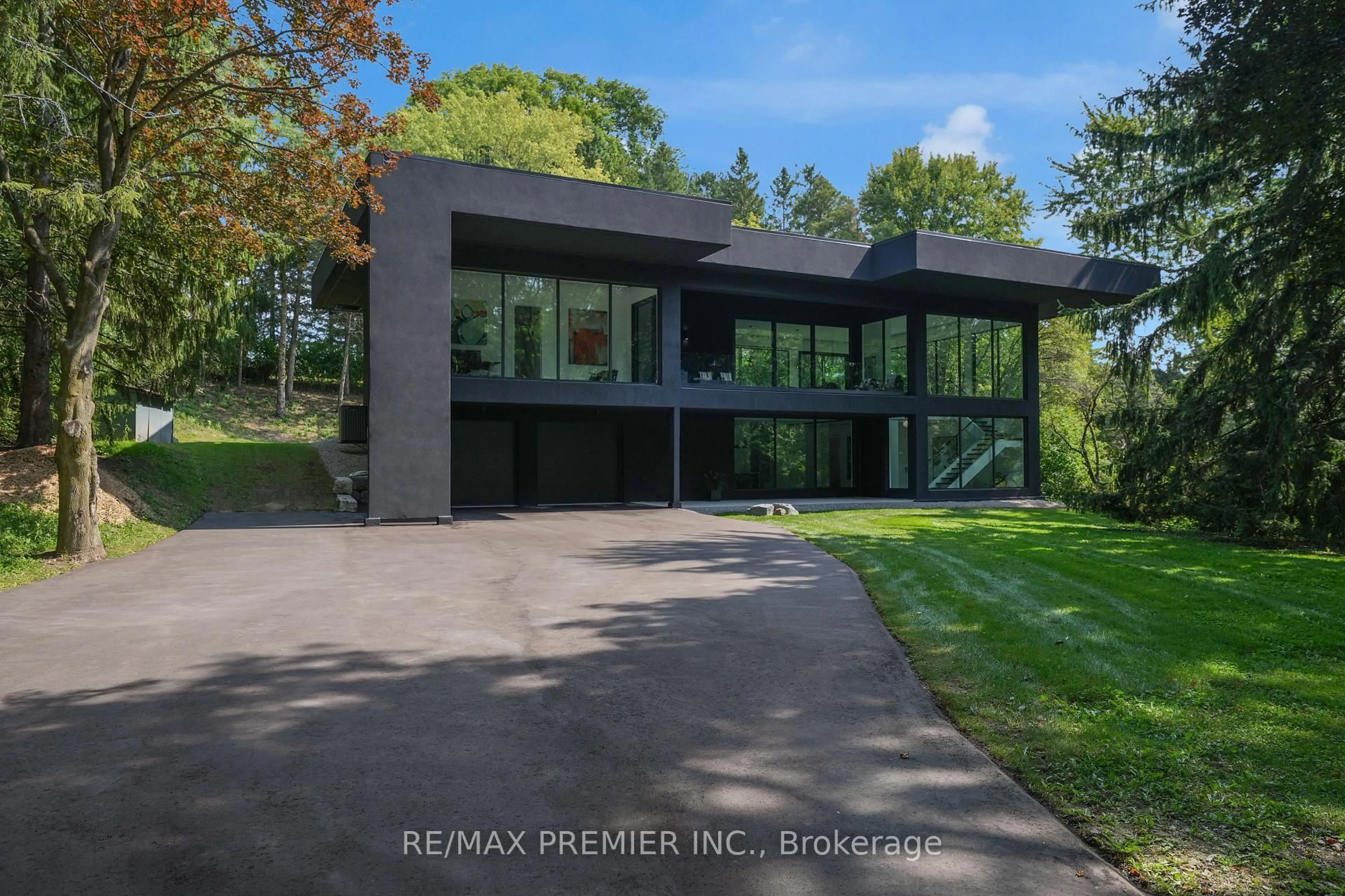 Unknown for 350 Kingscross Dr, King Ontario L7B 1J9