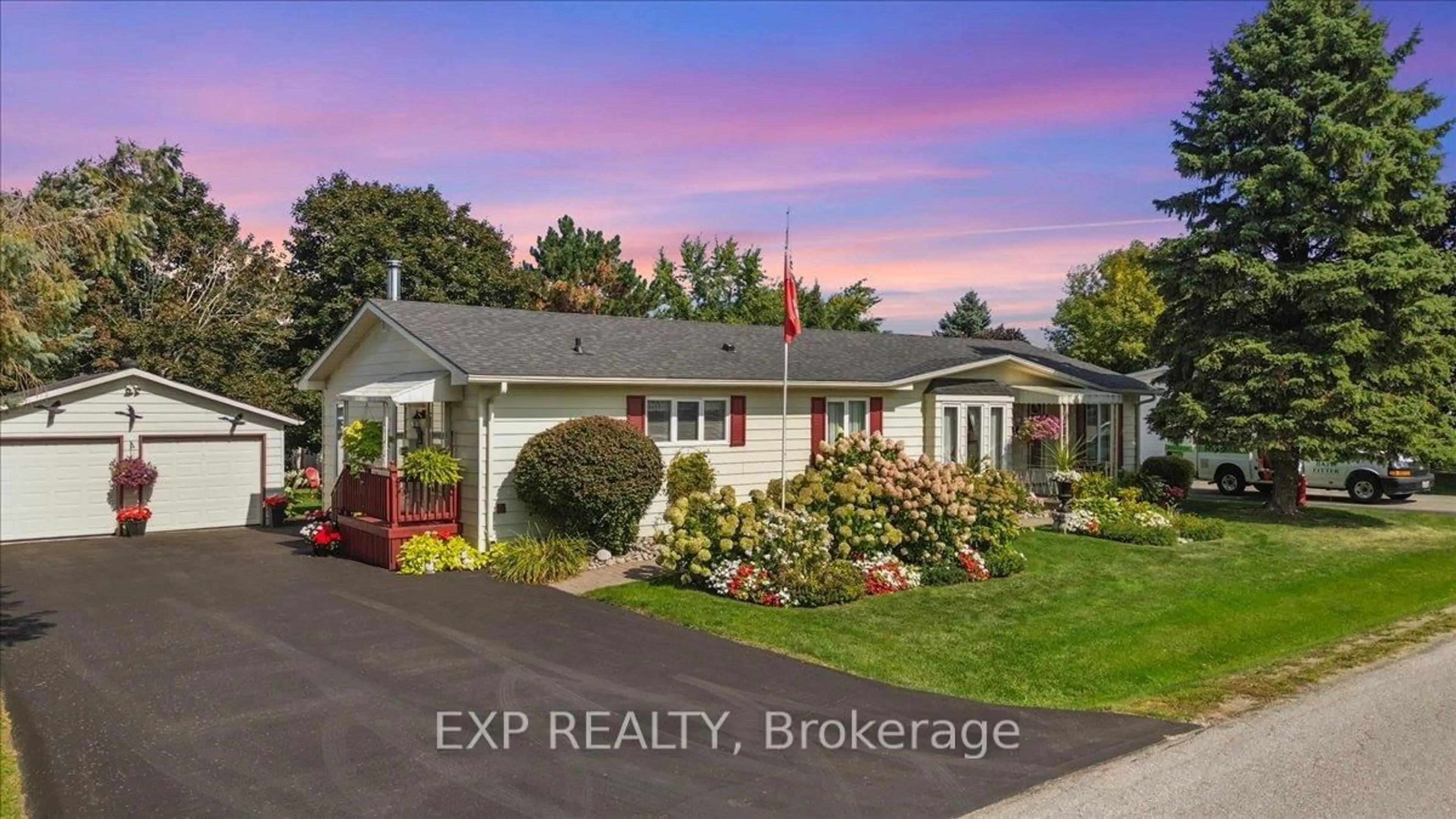 A pic from outside/outdoor area/front of a property/back of a property/a pic from drone, street for 36 Juno Cres, Georgina Ontario L0E 1R0