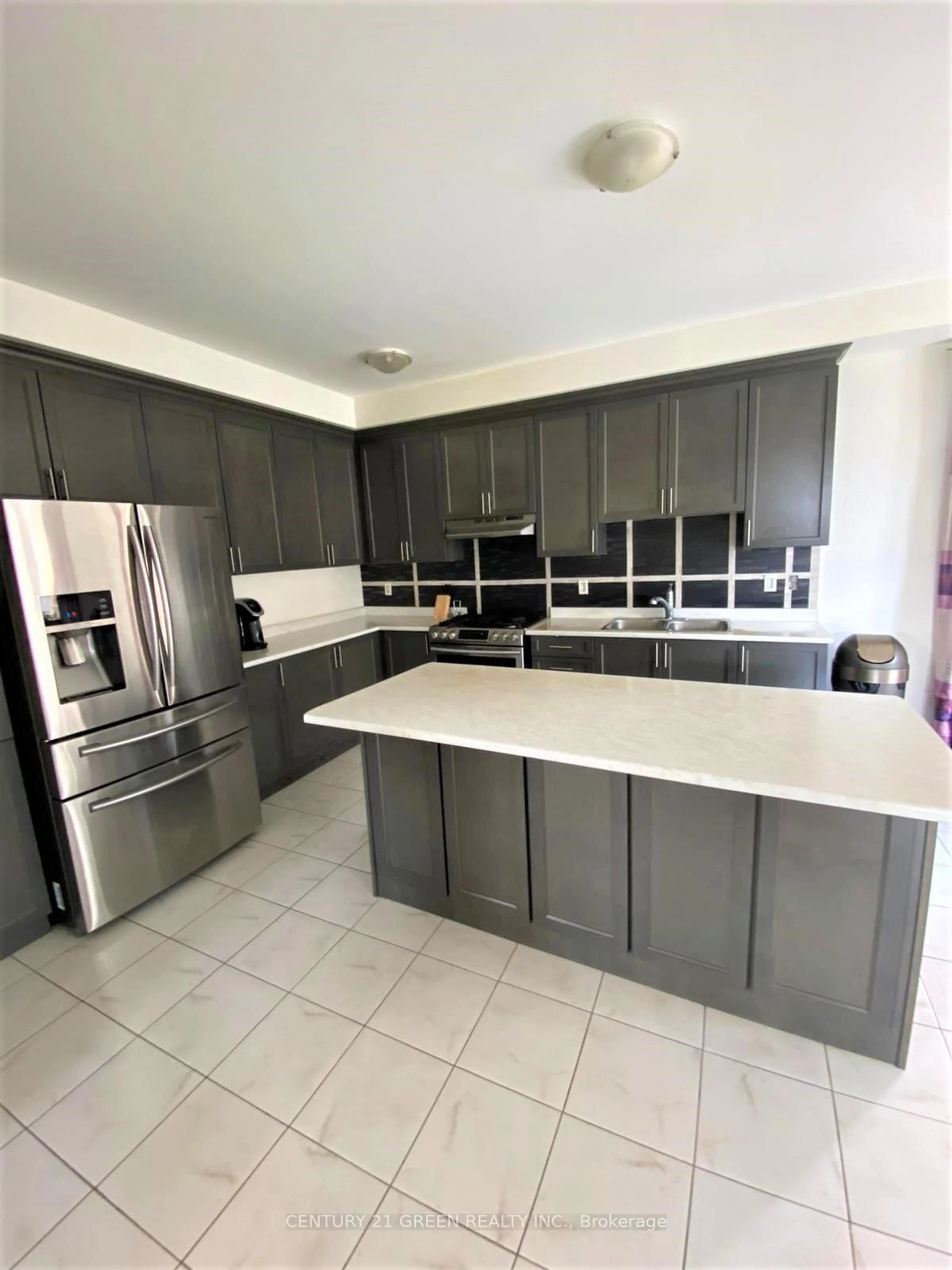 Open concept kitchen, ceramic/tile floor for 21 Tupling St, Bradford West Gwillimbury Ontario L3Z 0W8