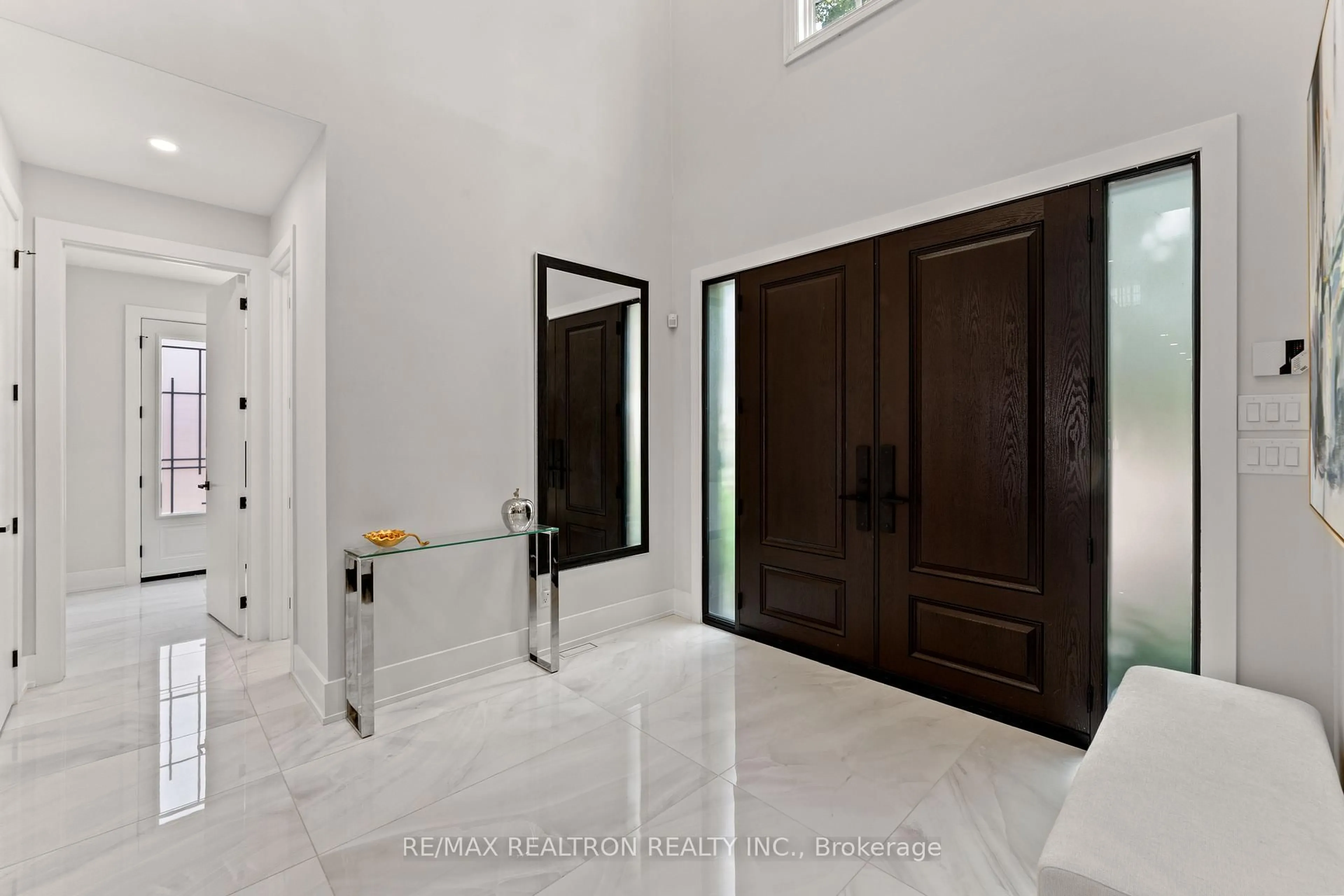 Indoor entryway for 63 Willett Cres, Richmond Hill Ontario L4C 7W2