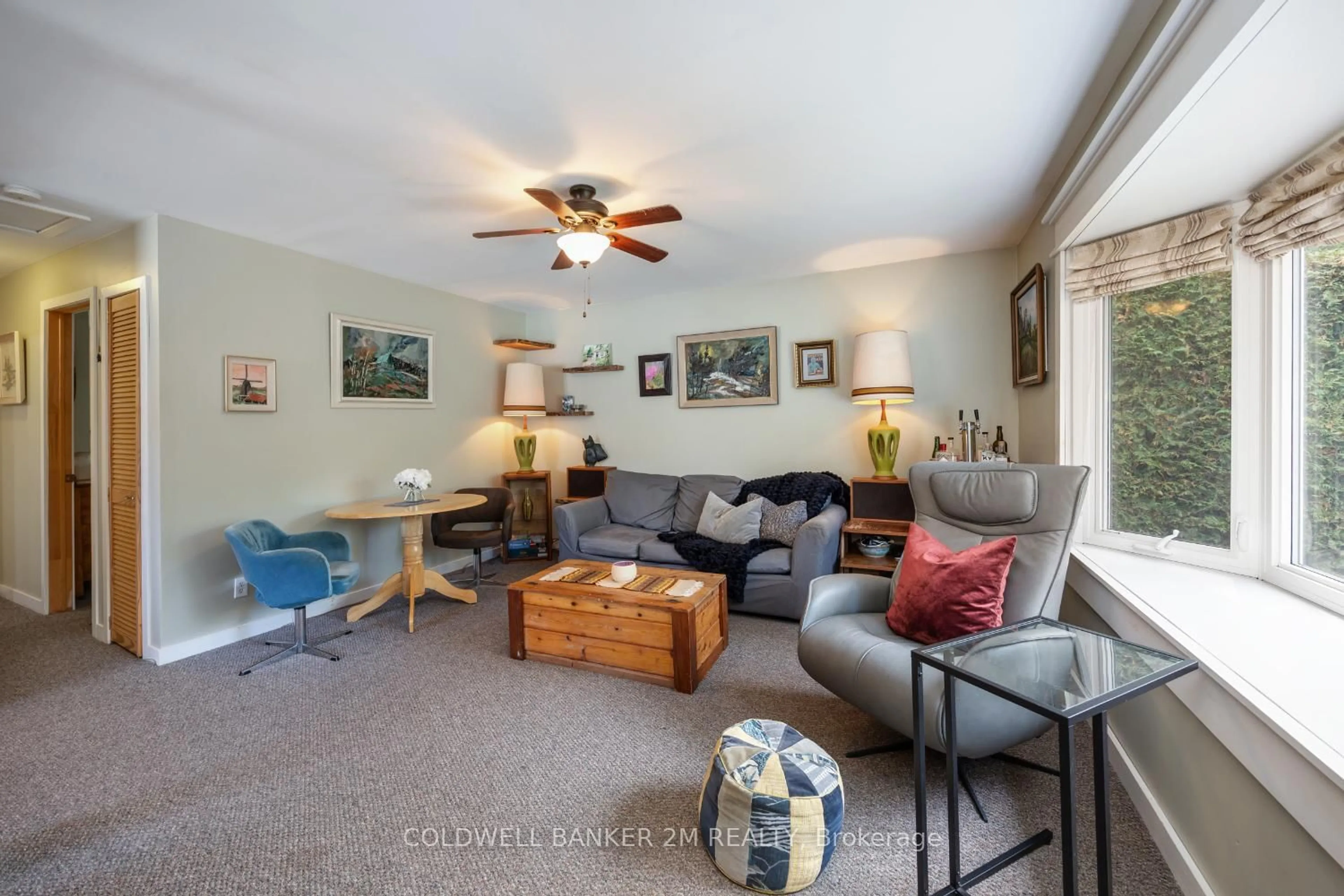 Living room with furniture, unknown for 17 Lindell Rd, Georgina Ontario L0E 1N0