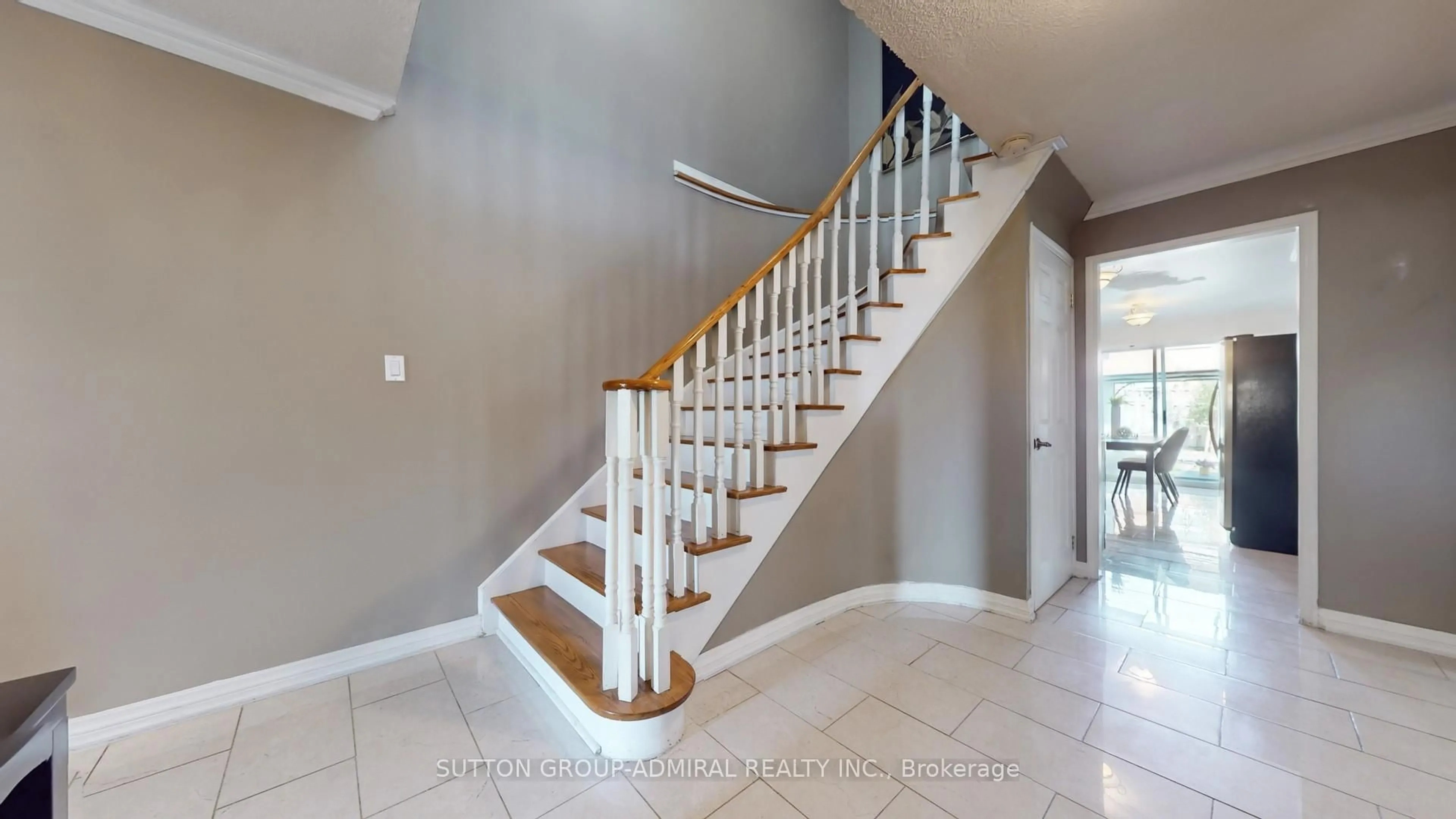 Stairs for 508 Chancellor Dr, Vaughan Ontario L4L 5E2