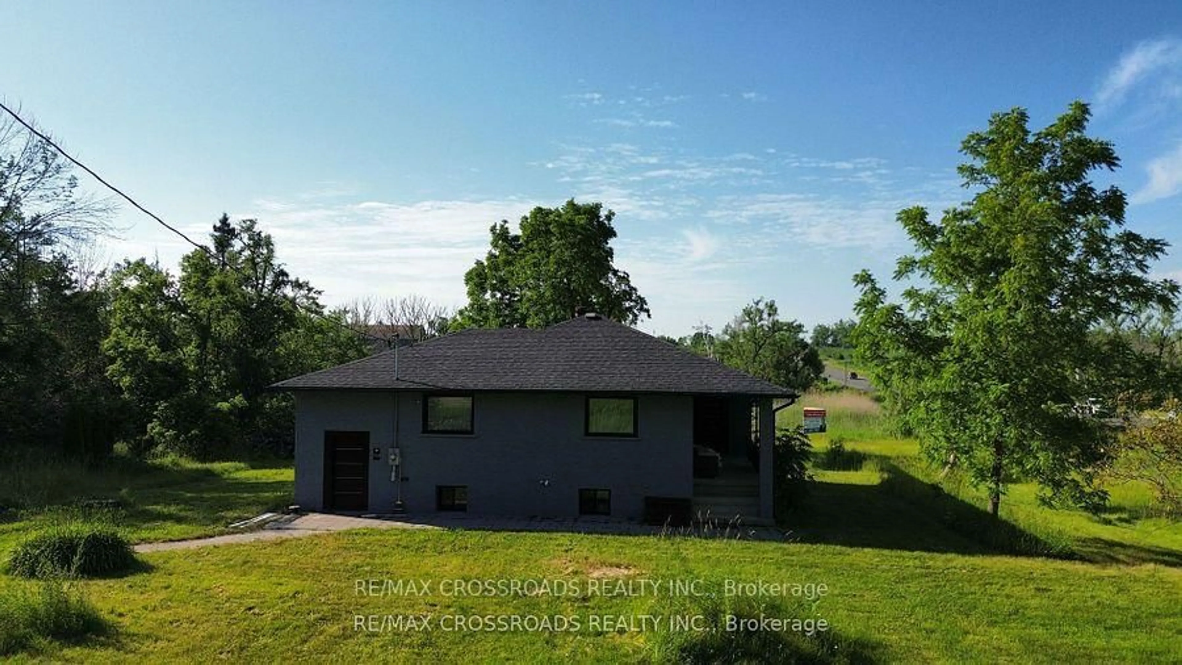 A pic from outside/outdoor area/front of a property/back of a property/a pic from drone, water/lake/river/ocean view for 7118 Yonge St, Innisfil Ontario L9S 4P3