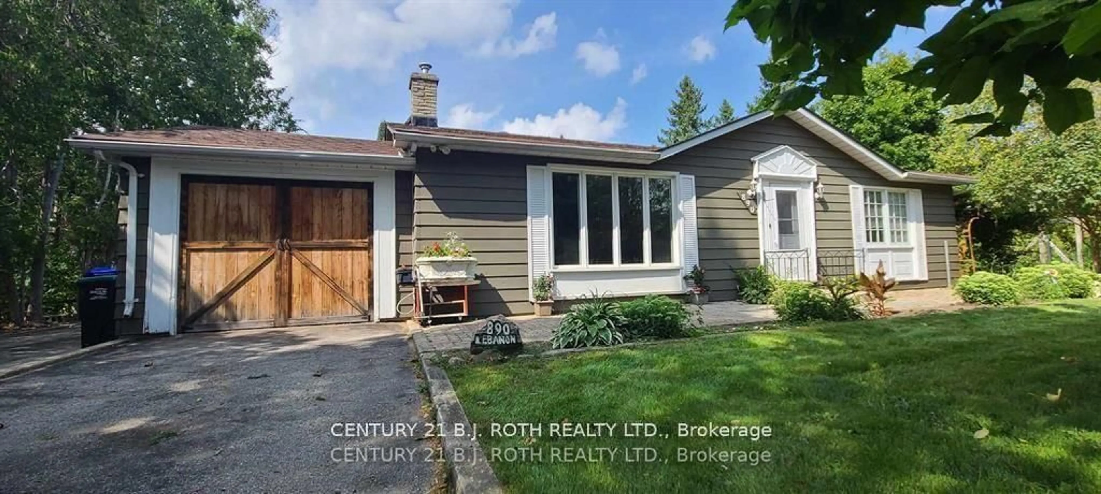 Home with vinyl exterior material, street for 890 Lebanon Dr, Innisfil Ontario L9S 2C4