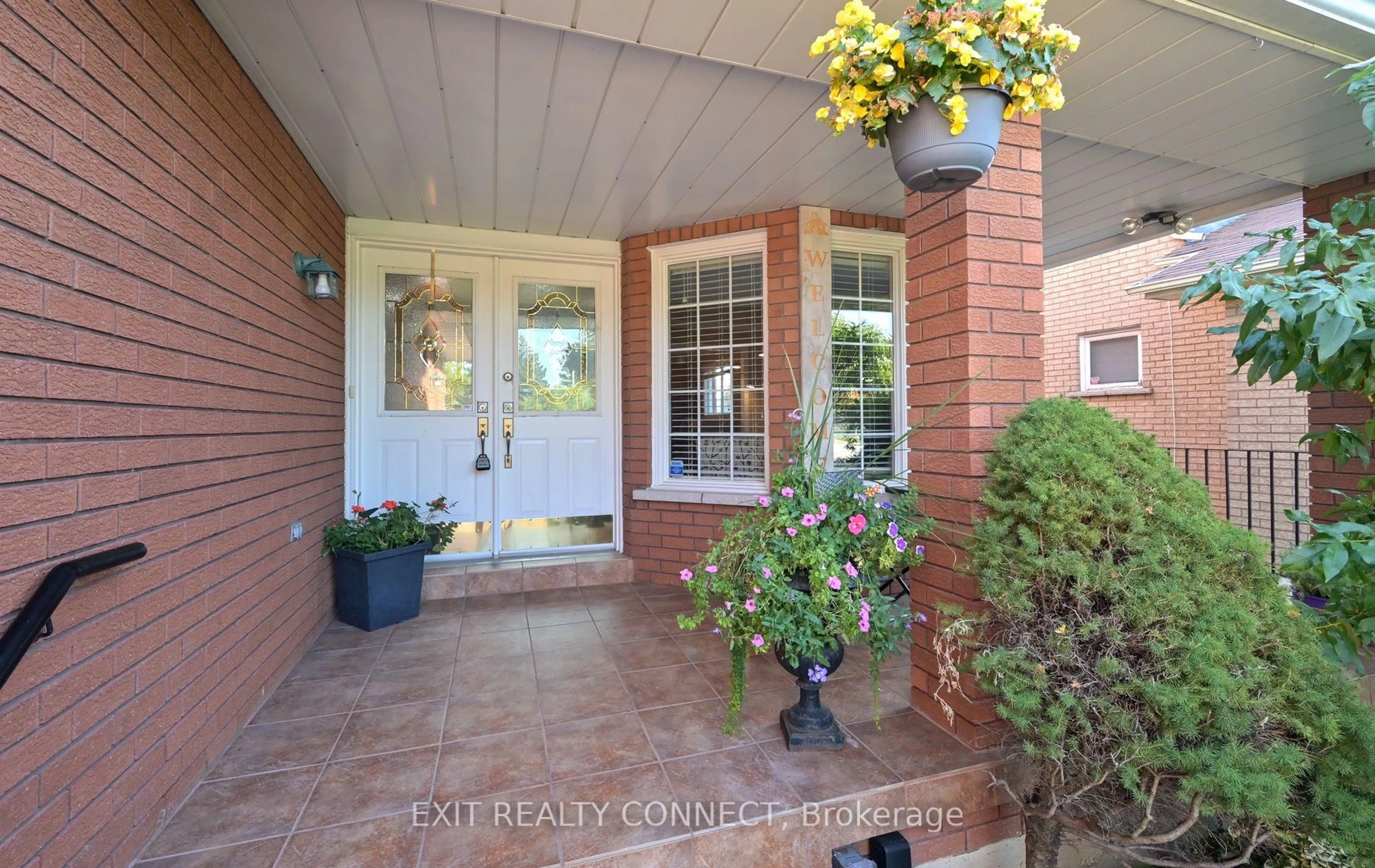 Indoor entryway for 8912 Martin Grove Rd, Vaughan Ontario L4H 1C3