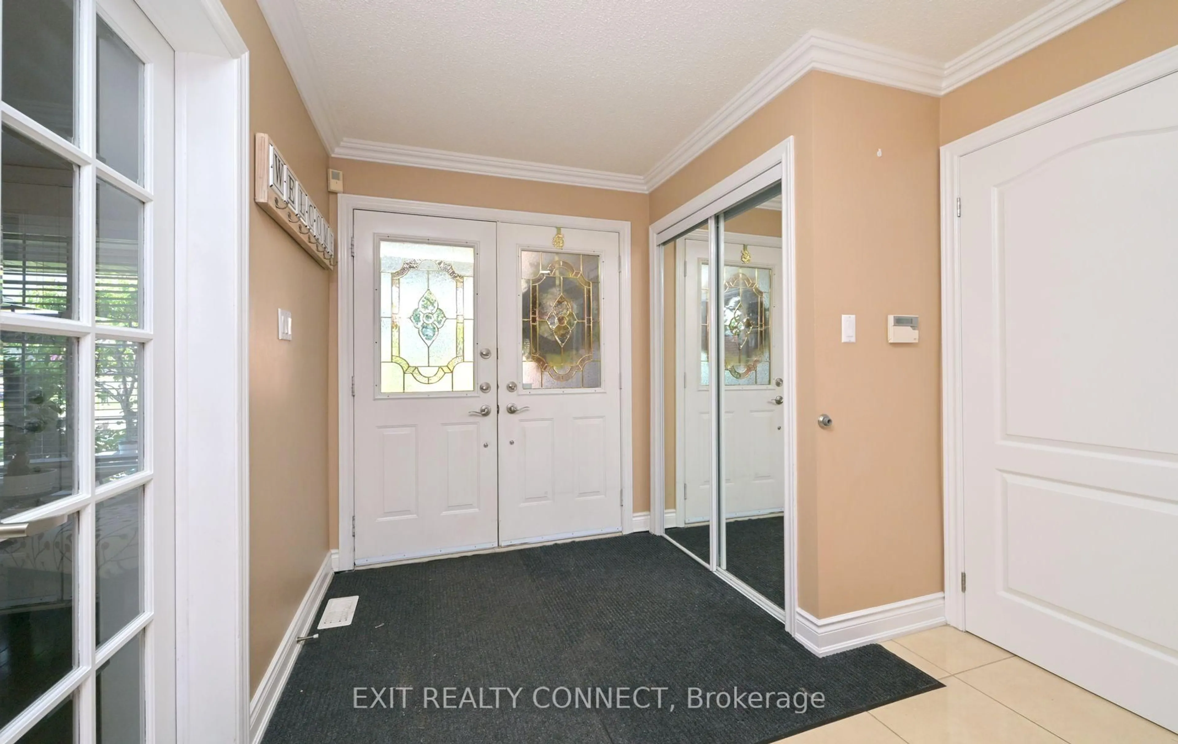 Indoor entryway for 8912 Martin Grove Rd, Vaughan Ontario L4H 1C3