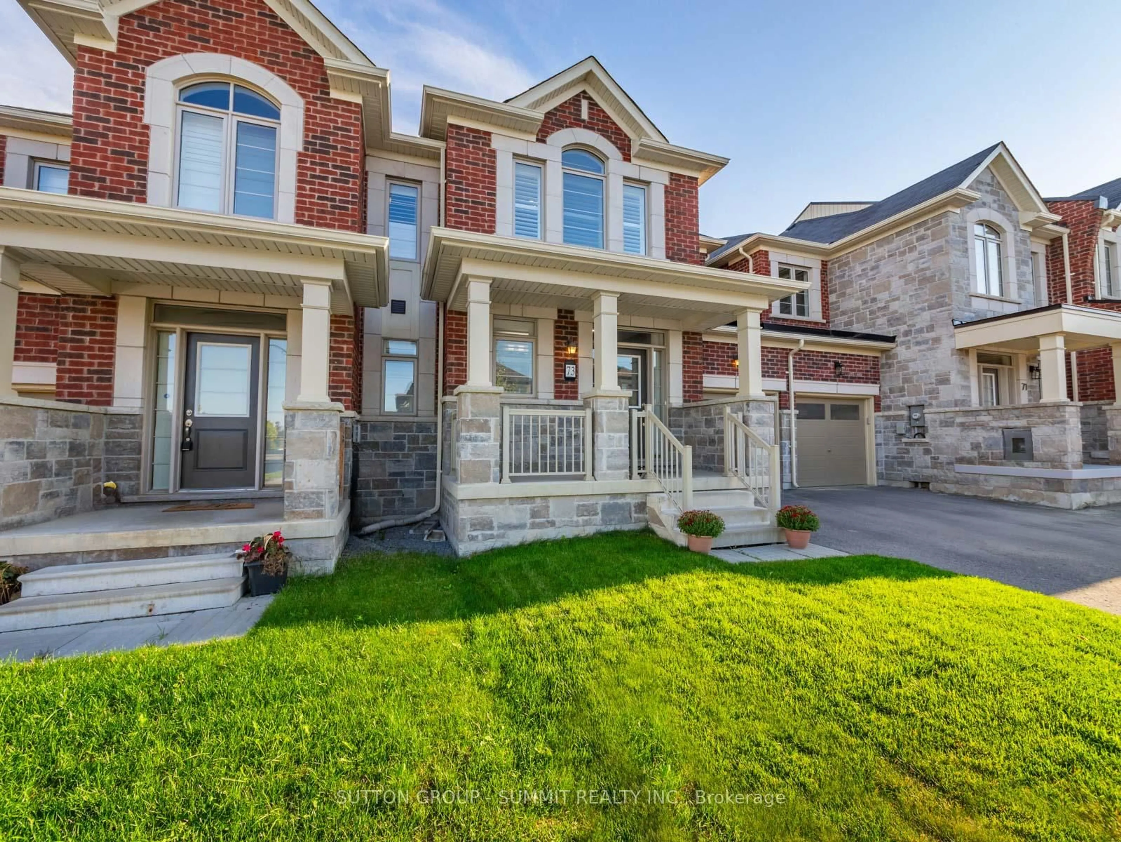 Home with brick exterior material, street for 73 MONDIAL Cres, East Gwillimbury Ontario L0G 1R0