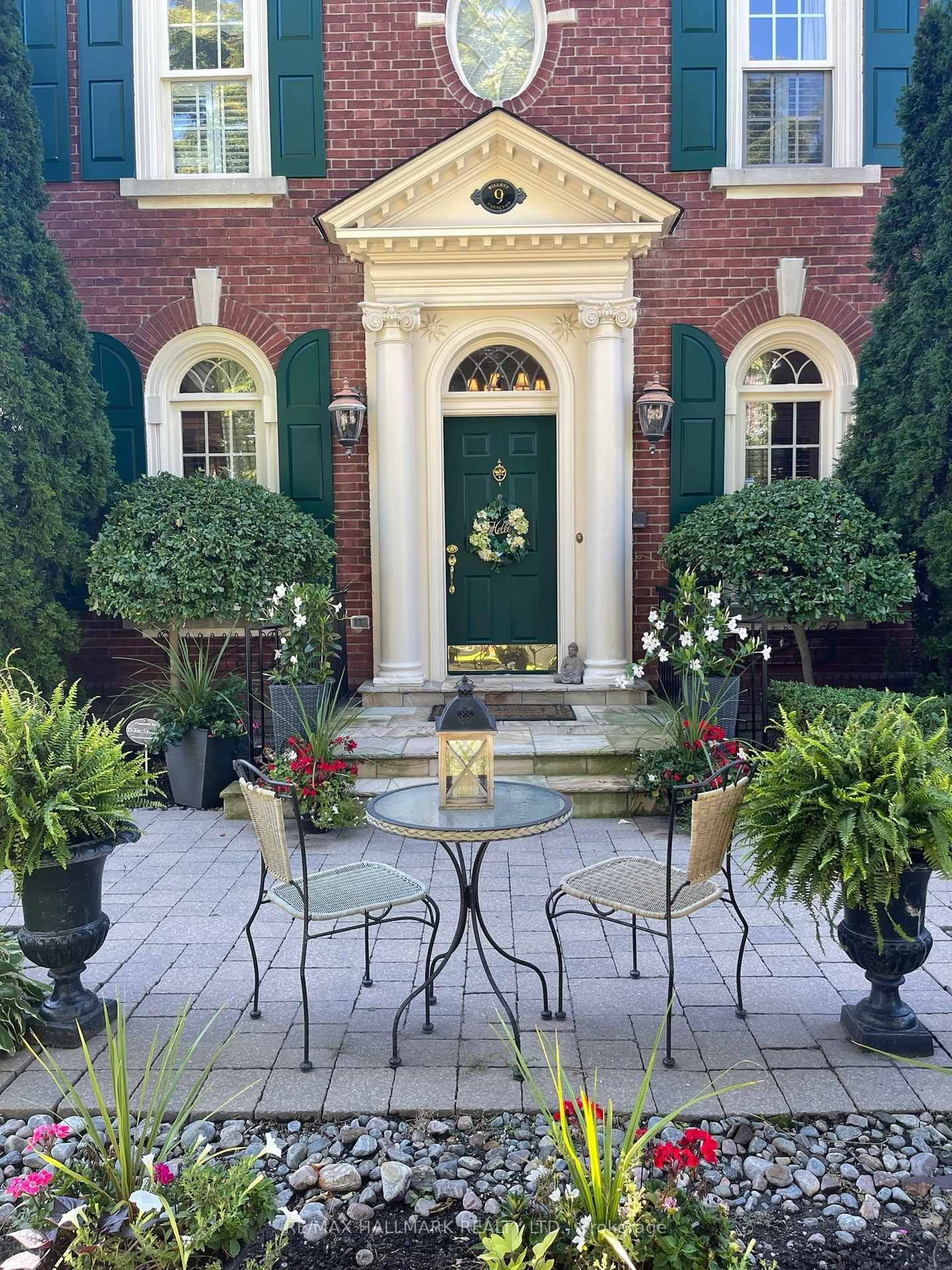 Unknown for 9 Willett Cres, Richmond Hill Ontario L4C 7W4