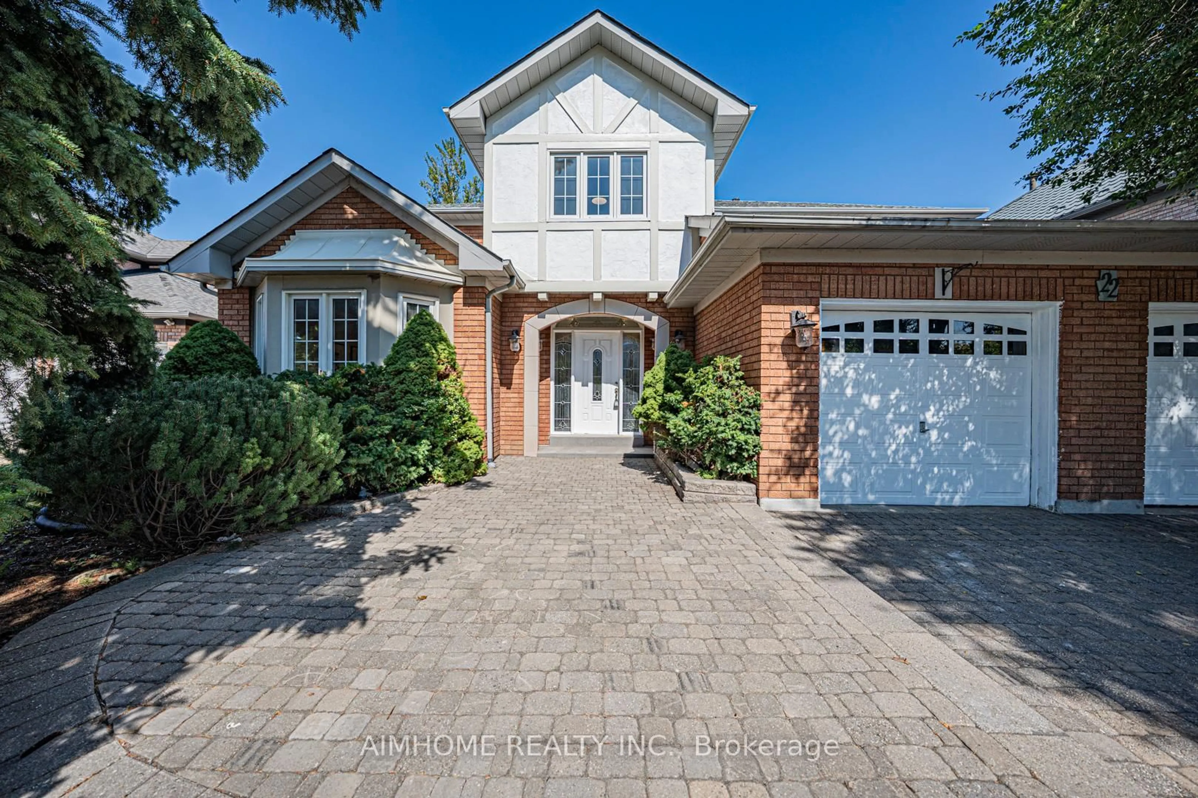 Home with brick exterior material, street for 22 Chiltern Hill, Richmond Hill Ontario L4B 3B8