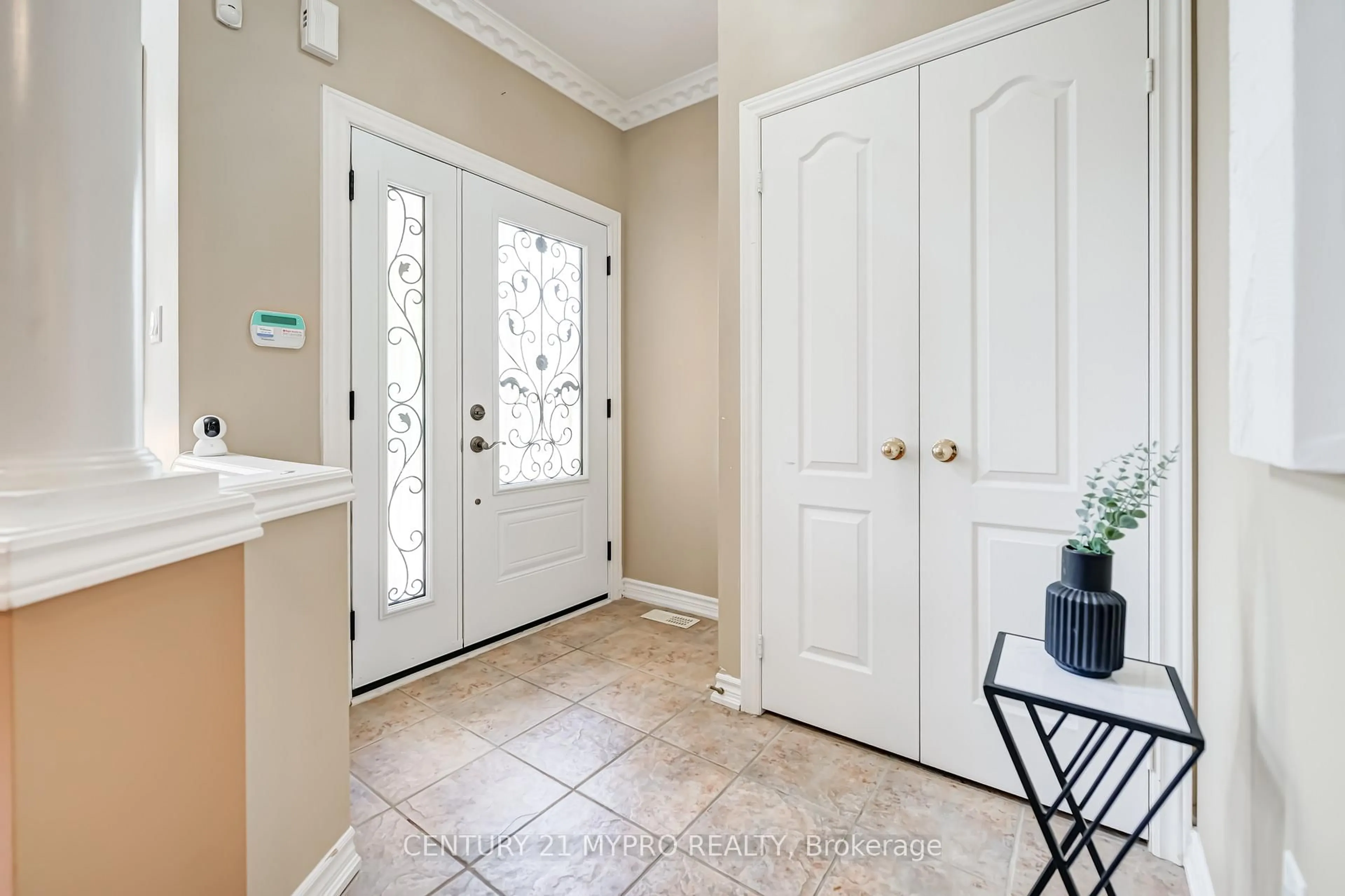 Indoor entryway for 47 Kindy St, Markham Ontario L6E 1T6