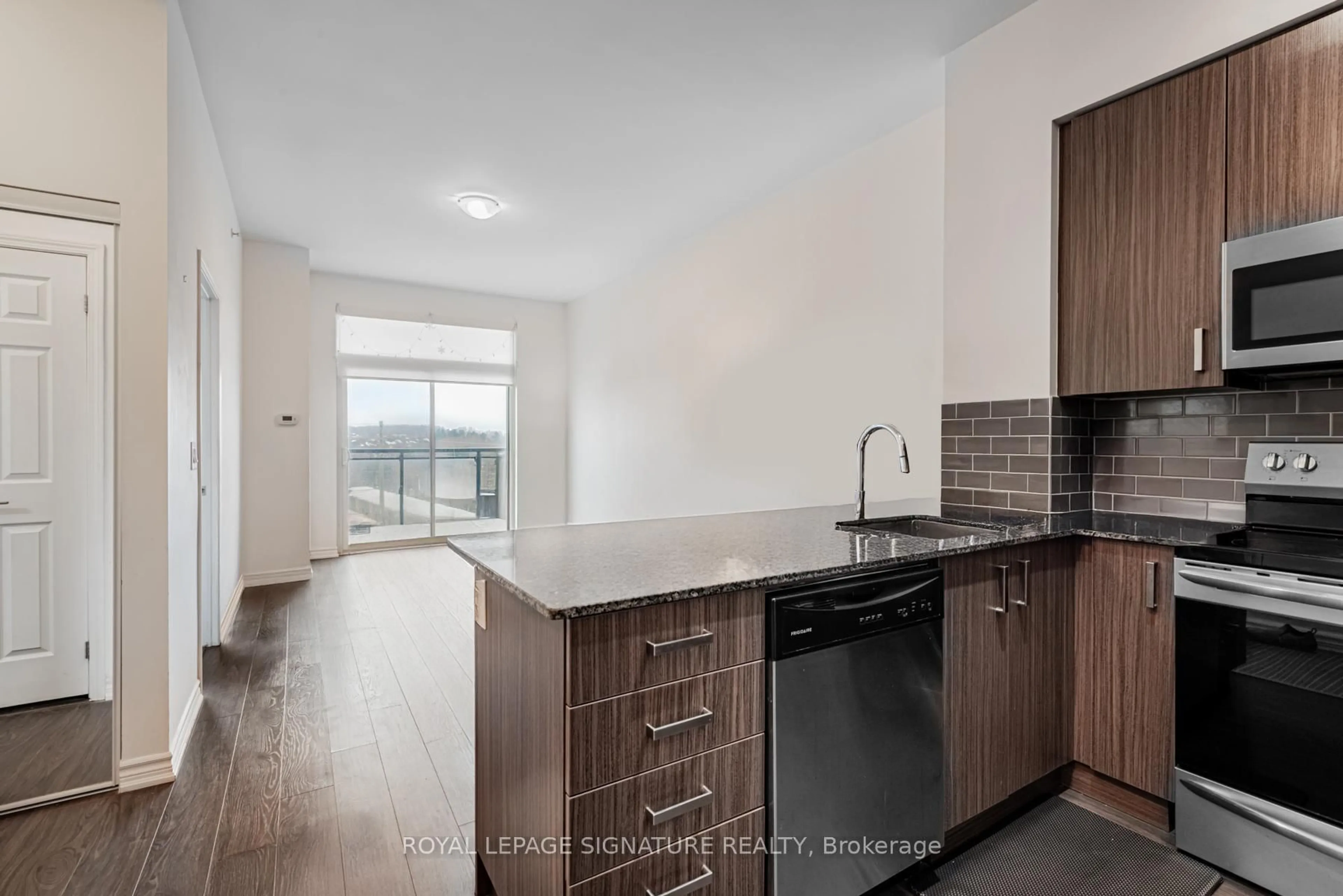 Open concept kitchen, unknown for 11611 Yonge St #620, Richmond Hill Ontario L4E 1G2