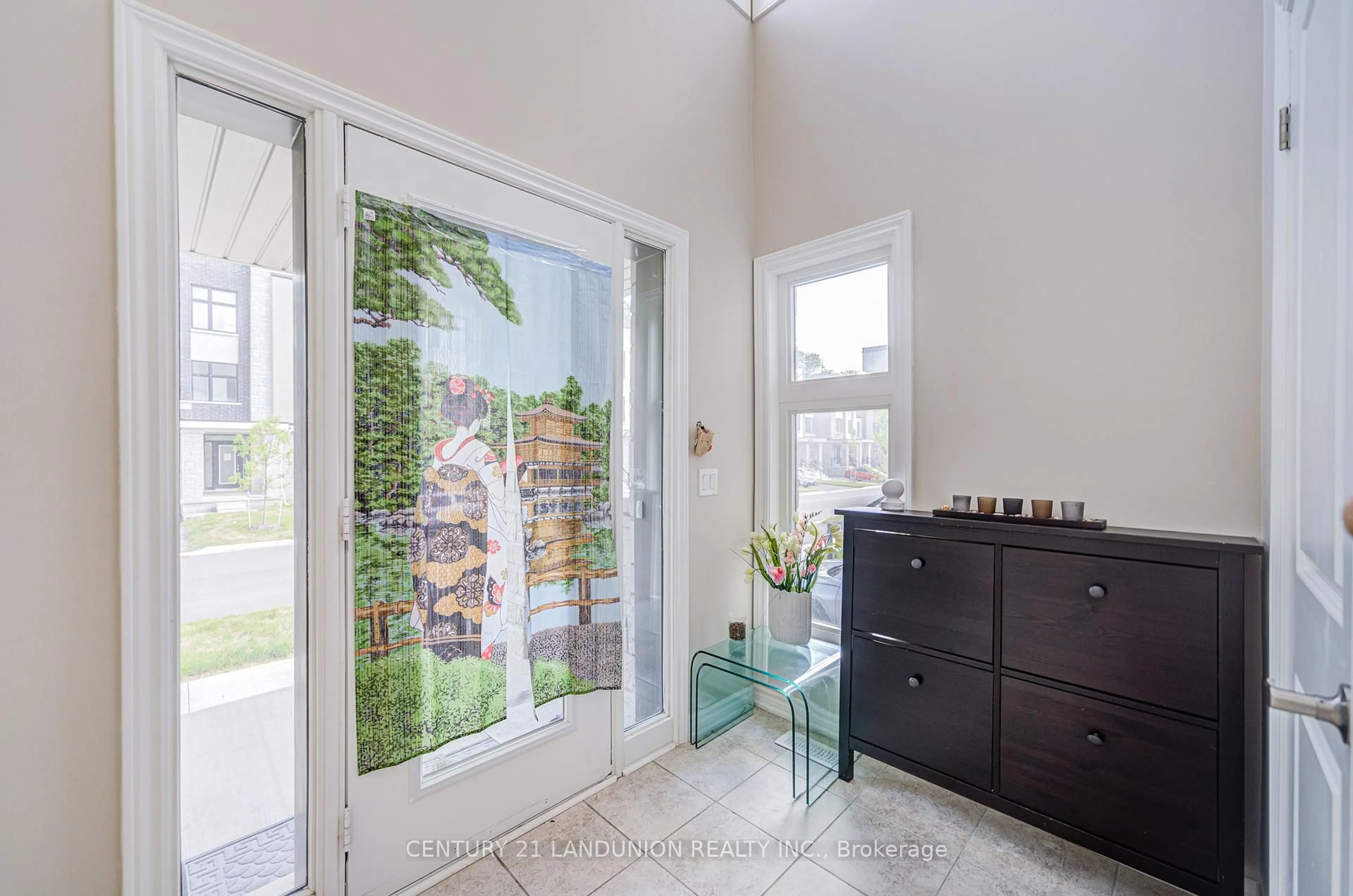 Indoor entryway for 65 Puisaya Dr, Richmond Hill Ontario L4E 1L2