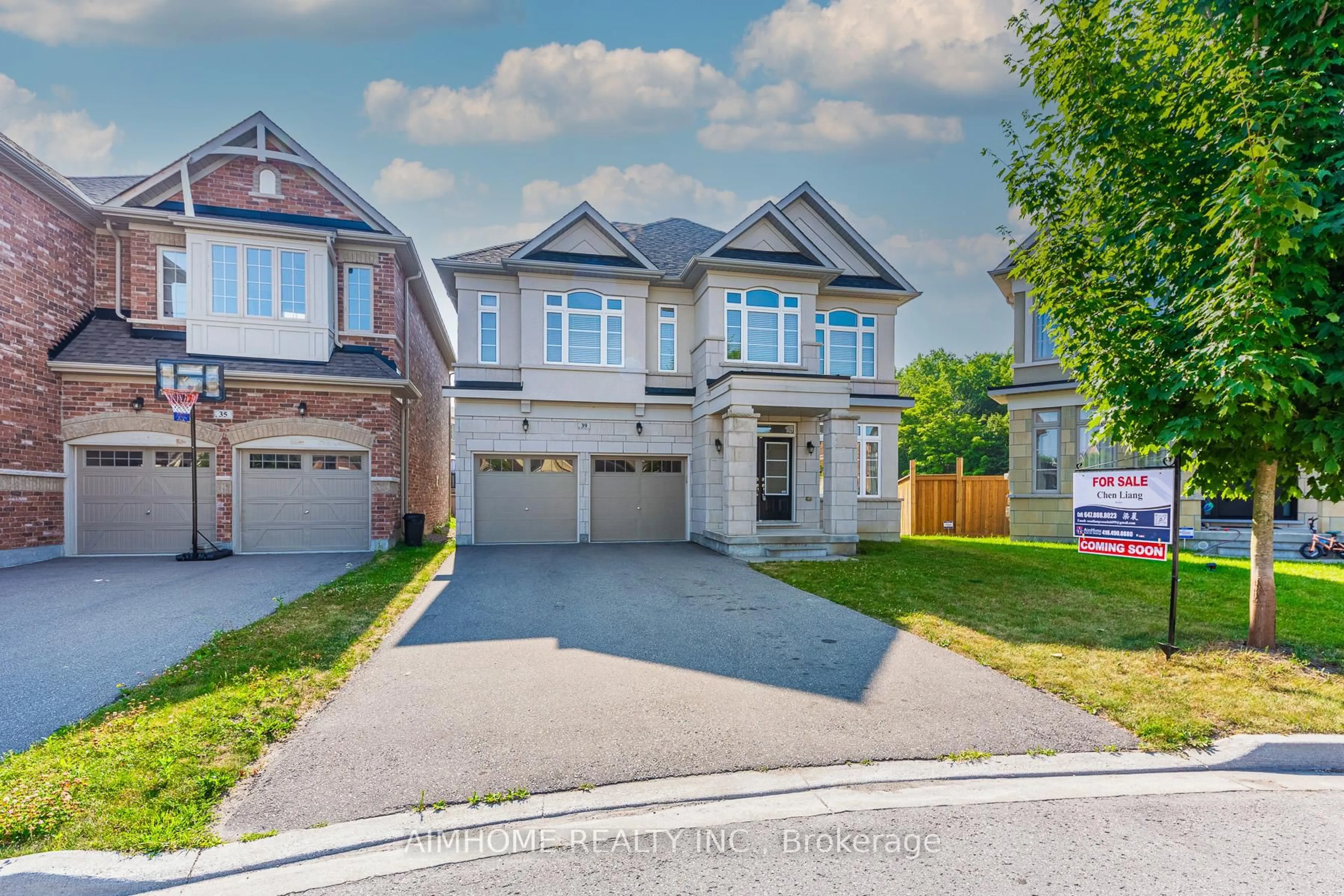 Home with brick exterior material, street for 39 Bolsby Crt, Aurora Ontario L4G 1B7