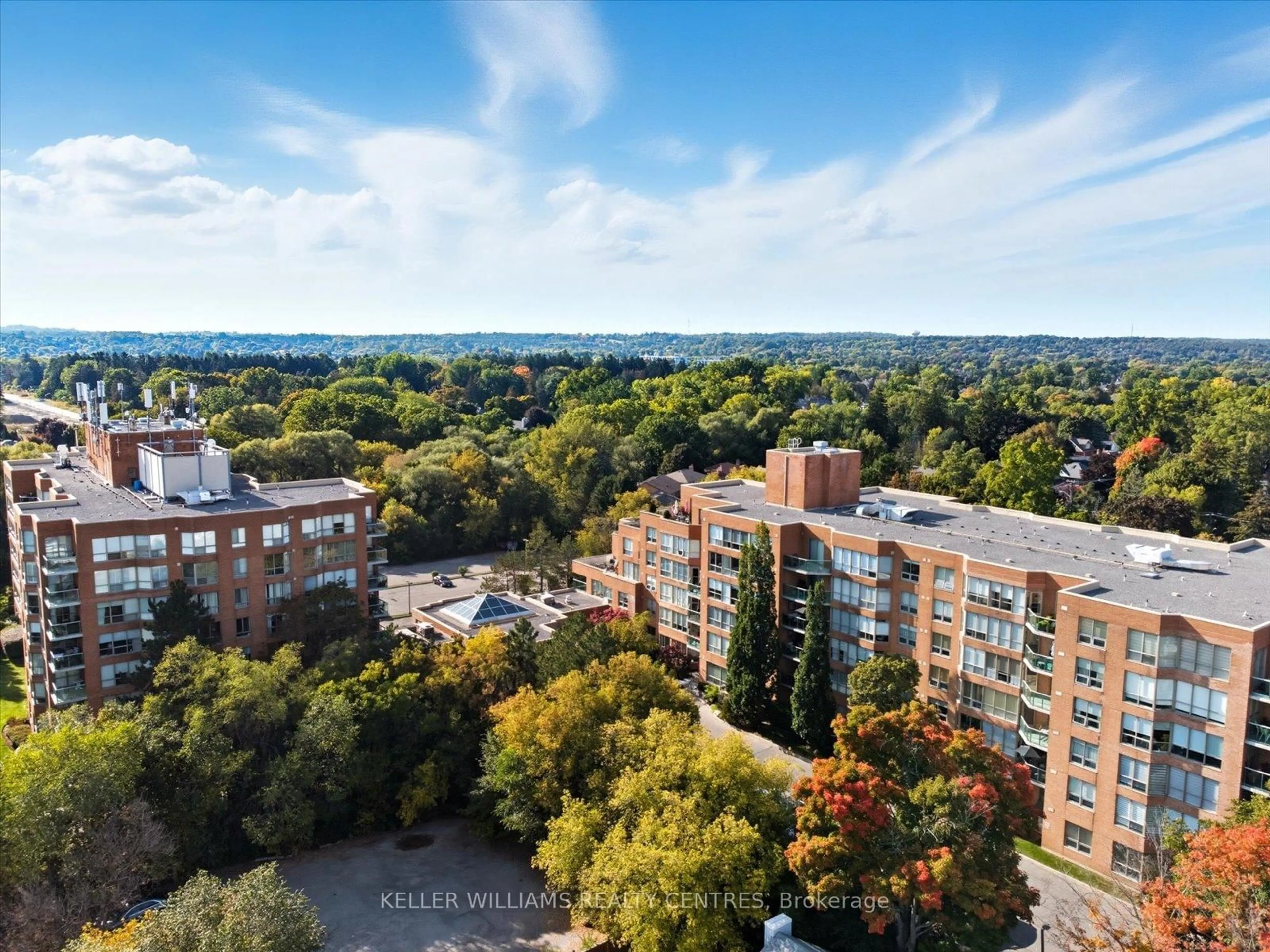 A pic from outside/outdoor area/front of a property/back of a property/a pic from drone, city buildings view from balcony for 14924 Yonge St #619, Aurora Ontario L4G 6H7