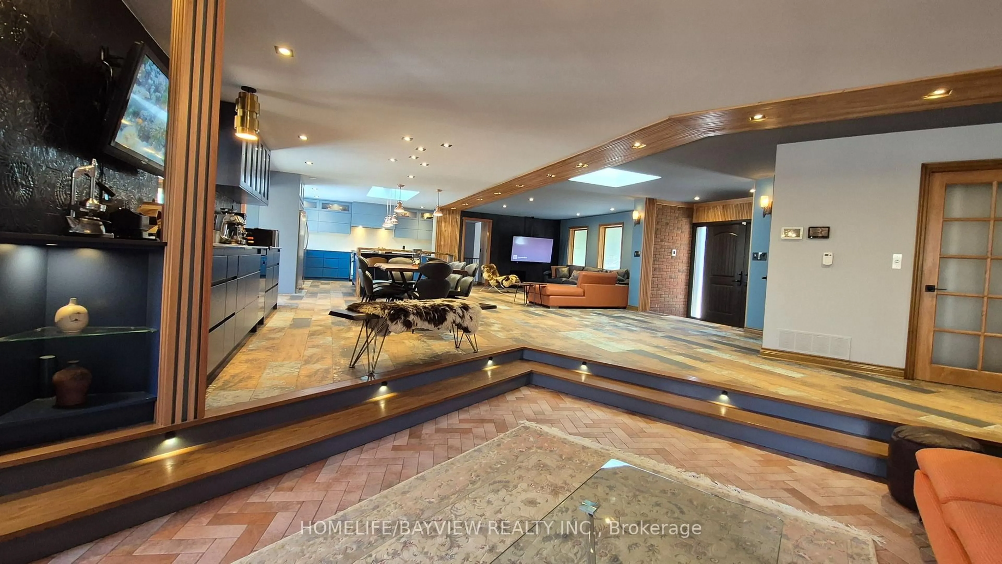 Lobby for 12575 Weston Rd, King Ontario L7B 1K4