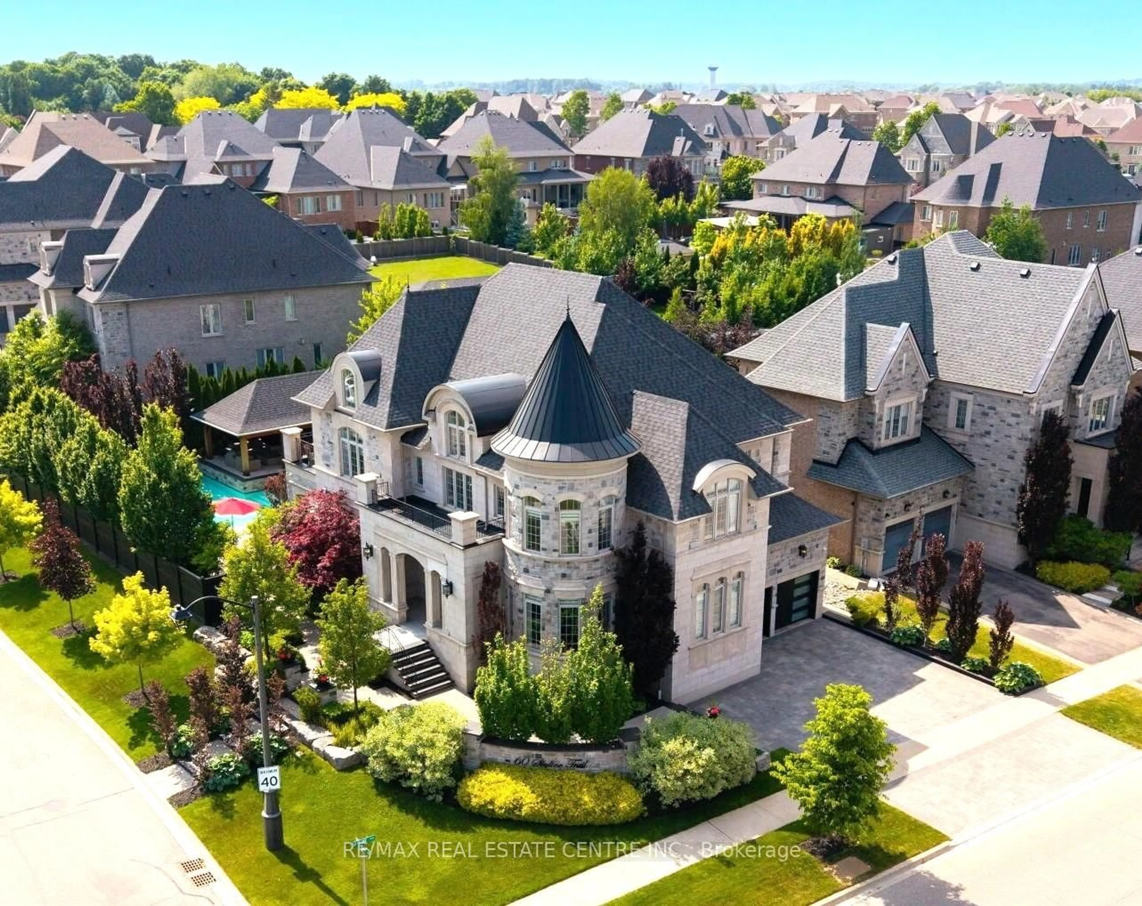 A pic from outside/outdoor area/front of a property/back of a property/a pic from drone, street for 60 Skyline Tr, King Ontario L7B 1N2