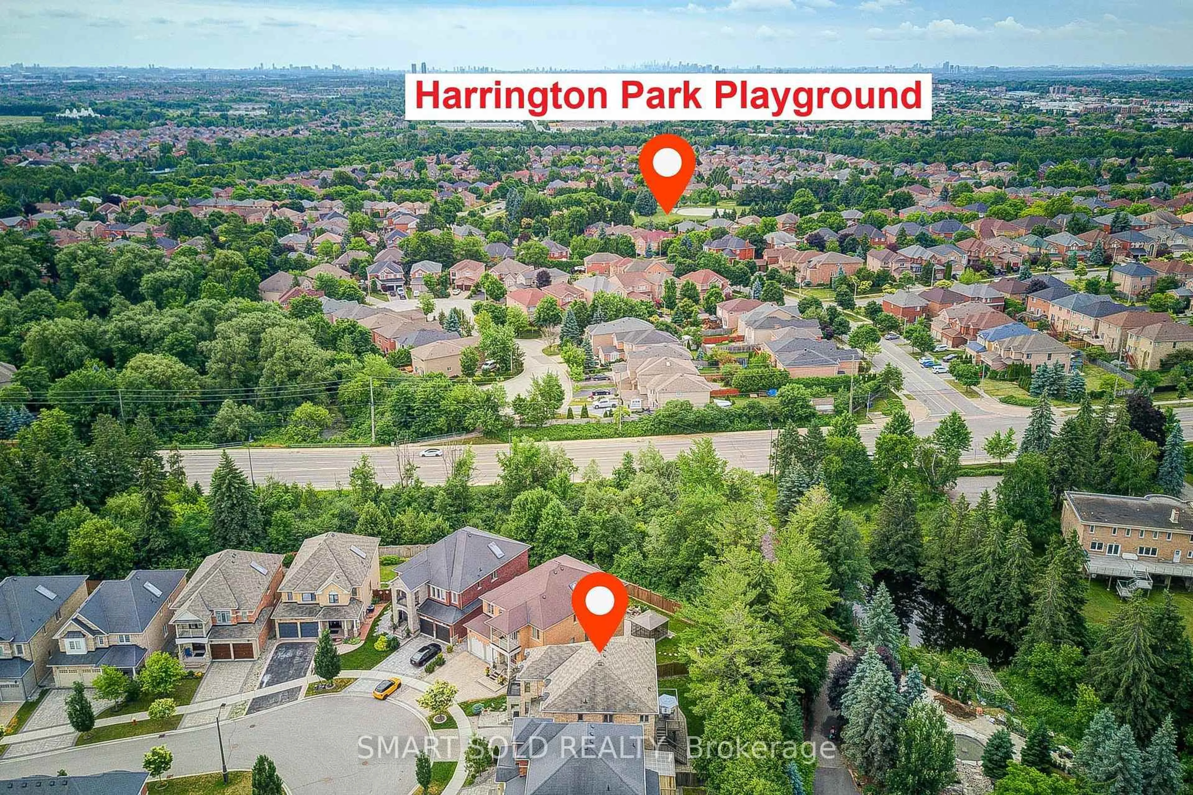 A pic from outside/outdoor area/front of a property/back of a property/a pic from drone, city buildings view from balcony for 29 Magdalan Cres, Richmond Hill Ontario L4E 0W4