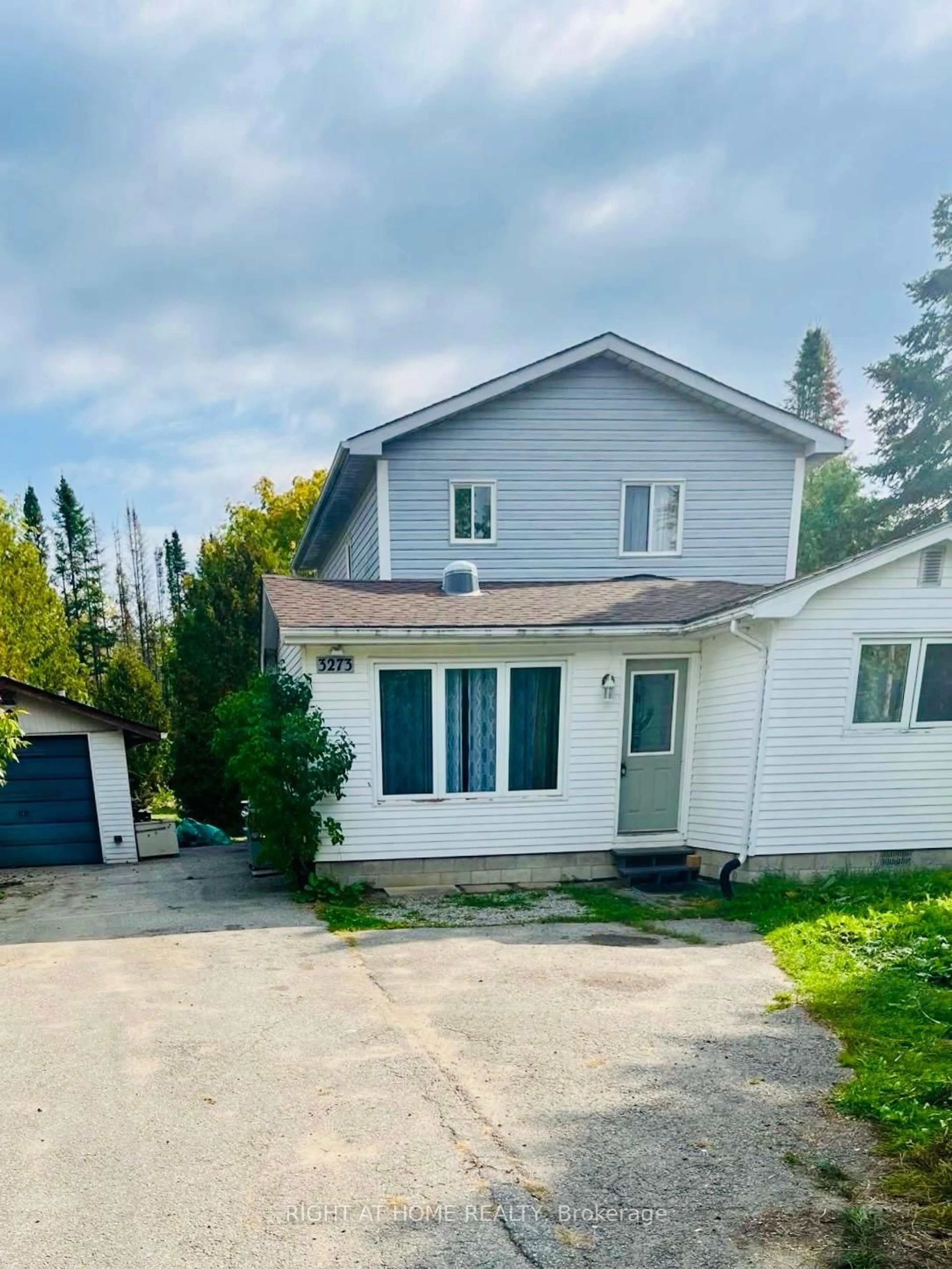 A pic from outside/outdoor area/front of a property/back of a property/a pic from drone, street for 3273 Cove Ave, Innisfil Ontario L9S 2K7