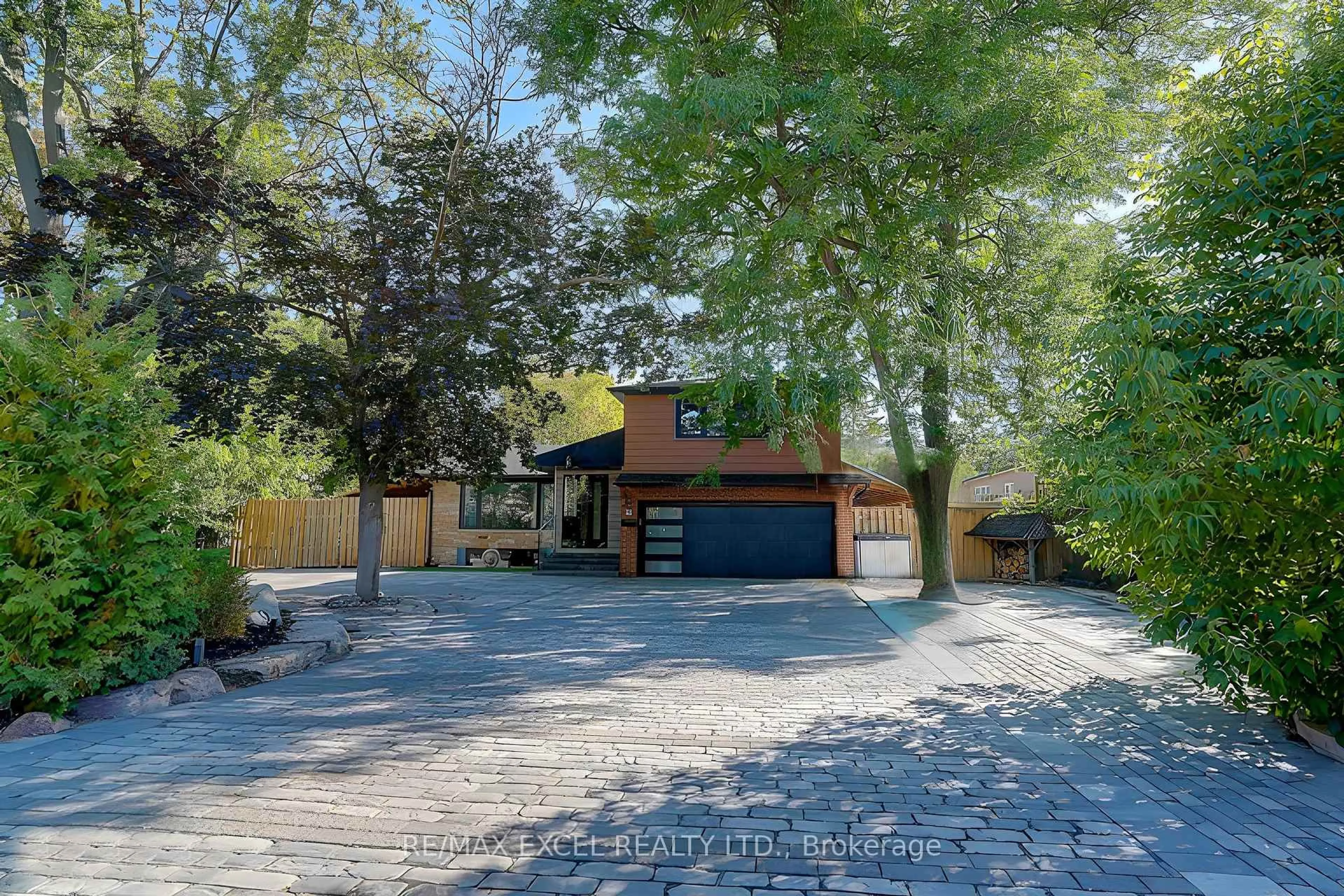 A pic from outside/outdoor area/front of a property/back of a property/a pic from drone, street for 9 Oakcrest Ave, Markham Ontario L3R 2B9