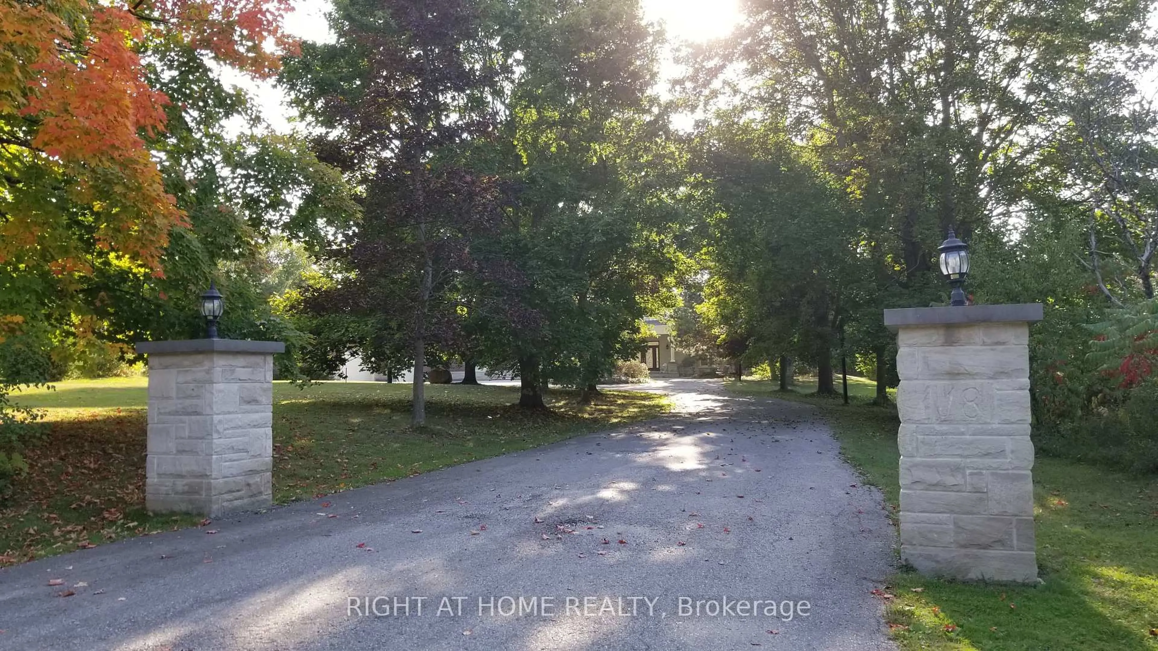 Unknown for 18 Mccowan Lane, Whitchurch-Stouffville Ontario L4A 7X5